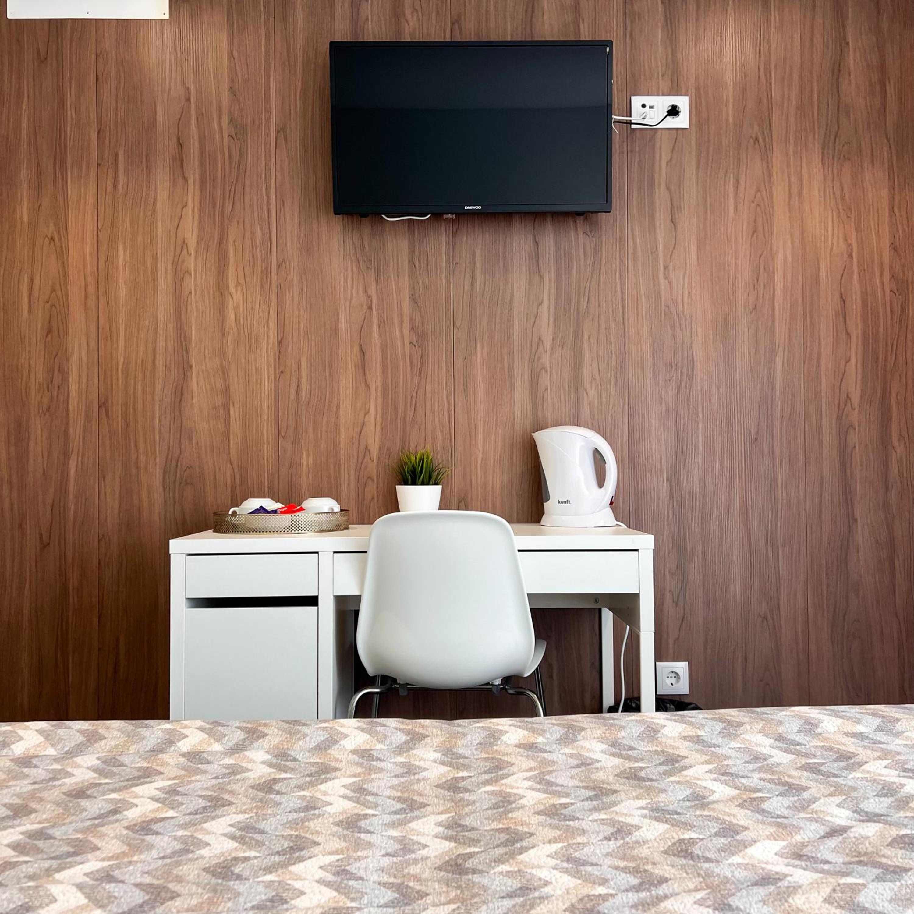 Standard Twin Room - Photo 6