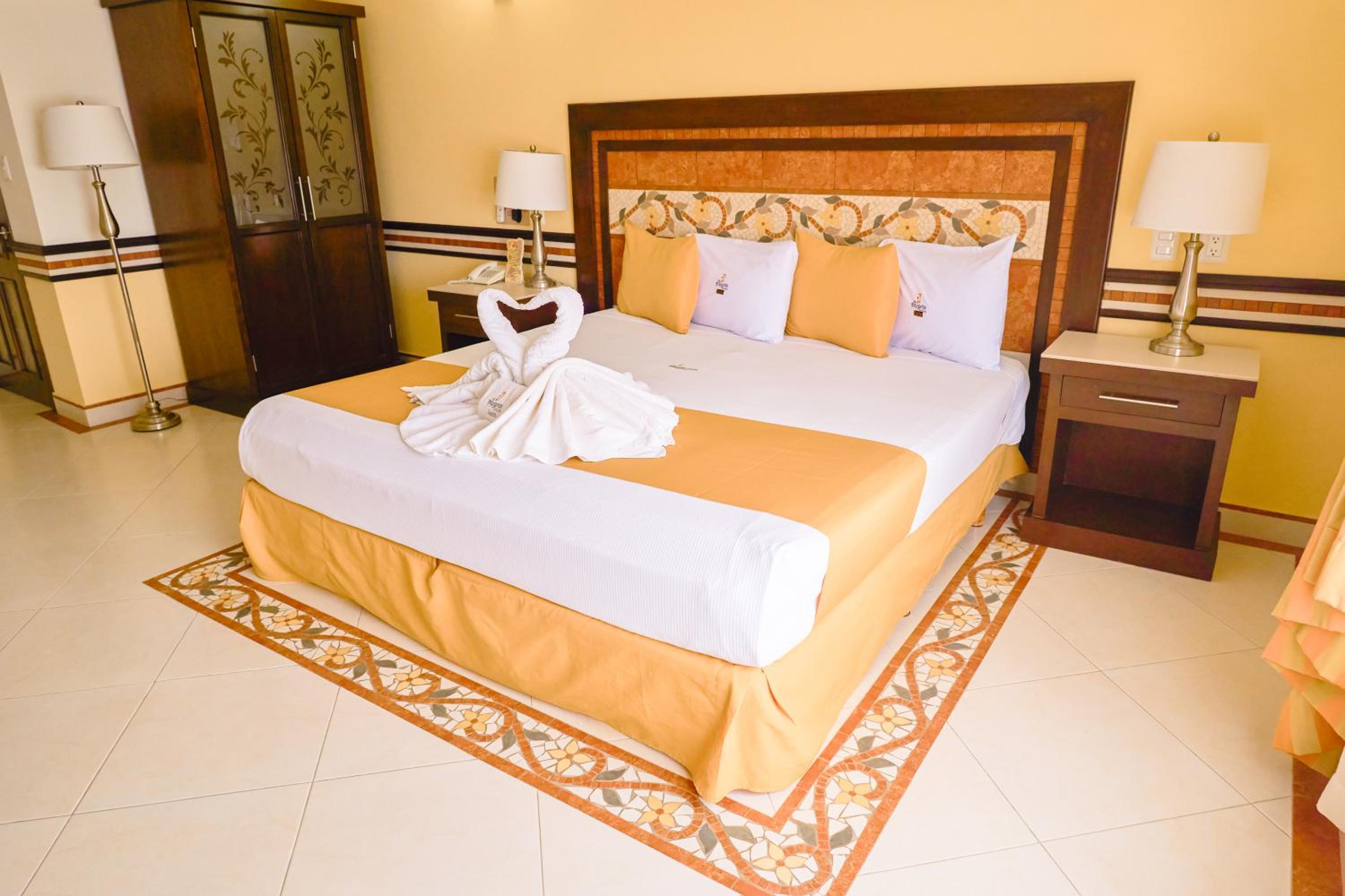 Deluxe King Room - Photo 6