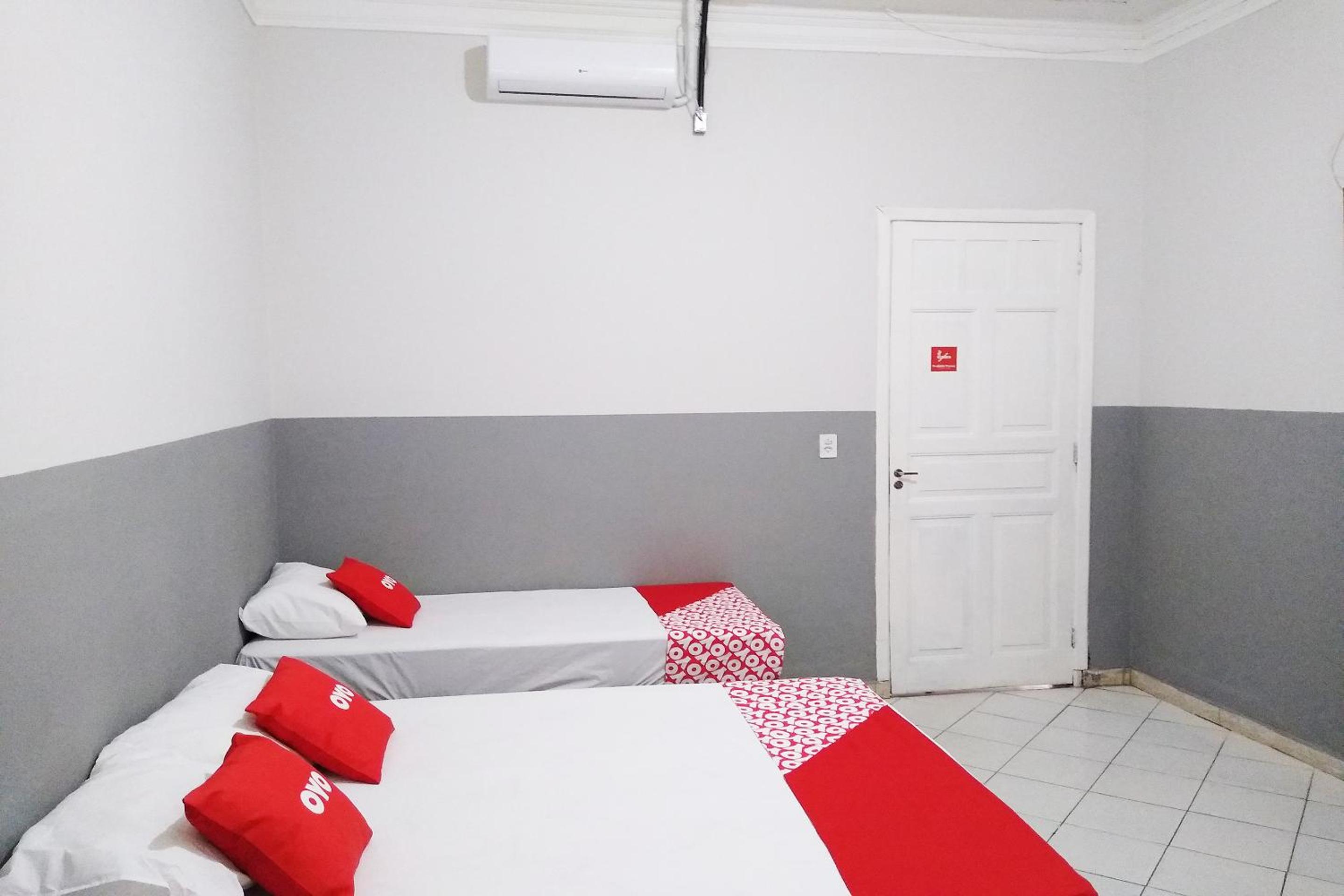 Quadruple Room (1 Double bed + 2 Single beds) - Photo 6