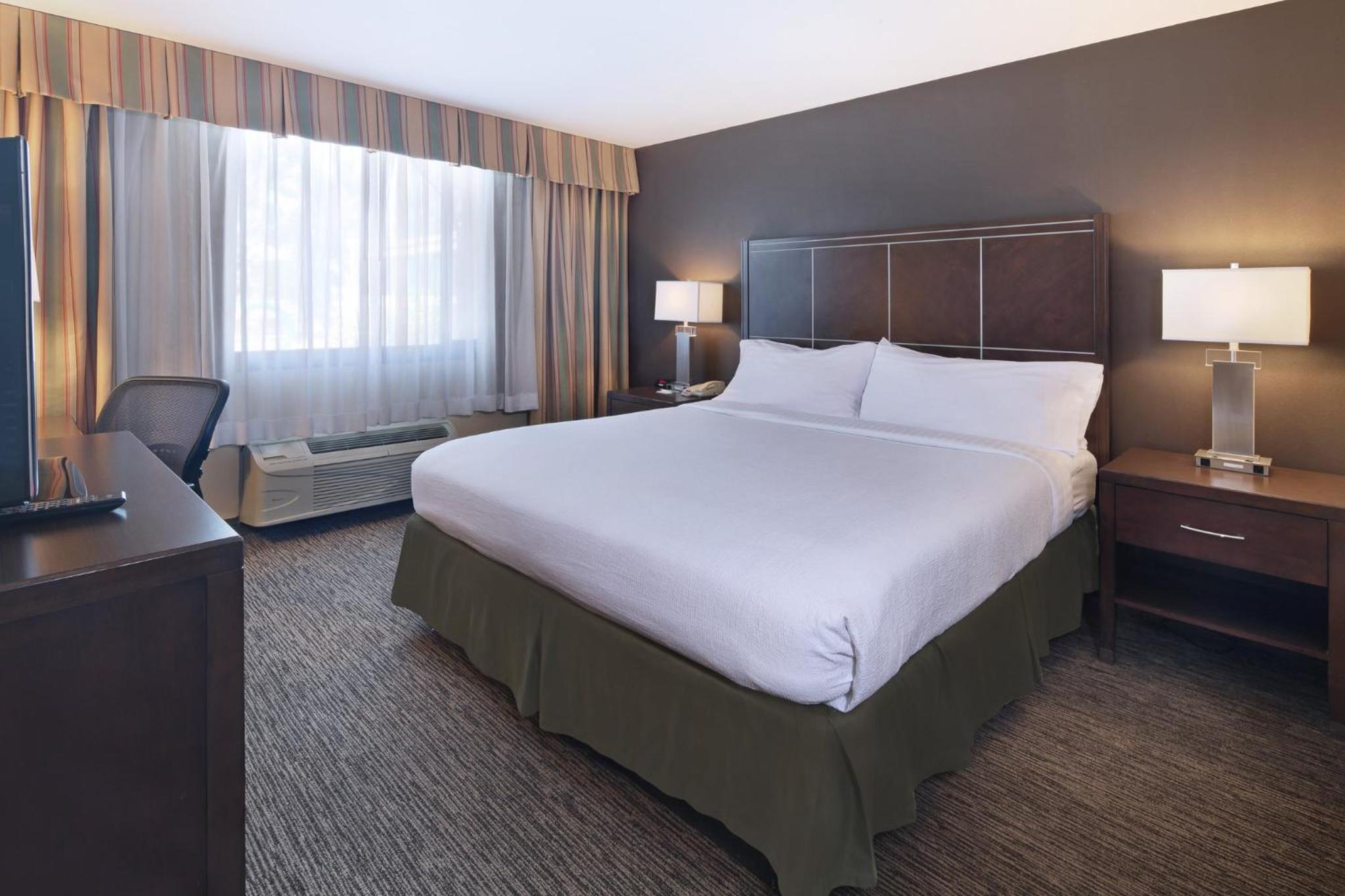 Standard King Room - Photo 2