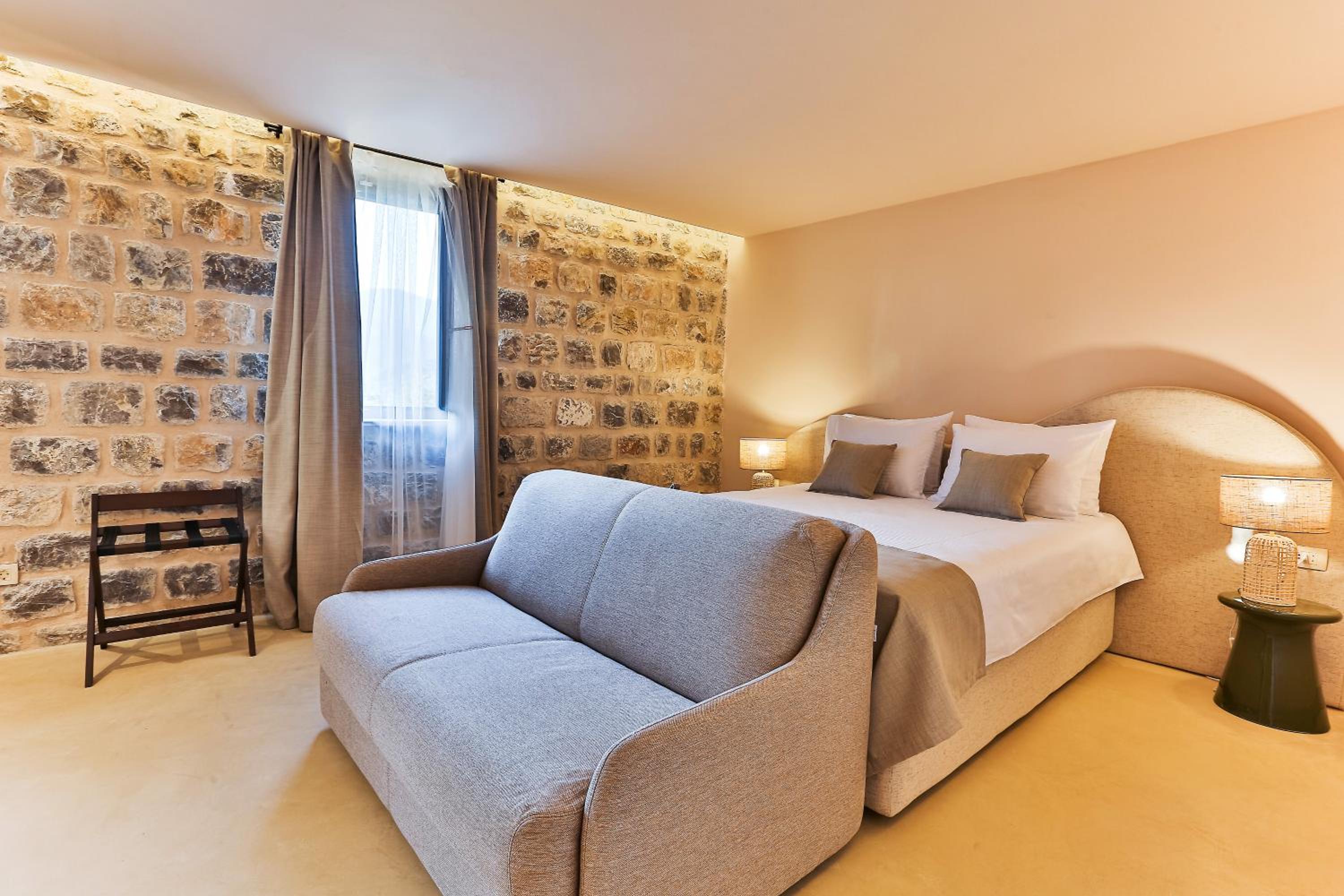 Junior Suite with Pool View photo 3