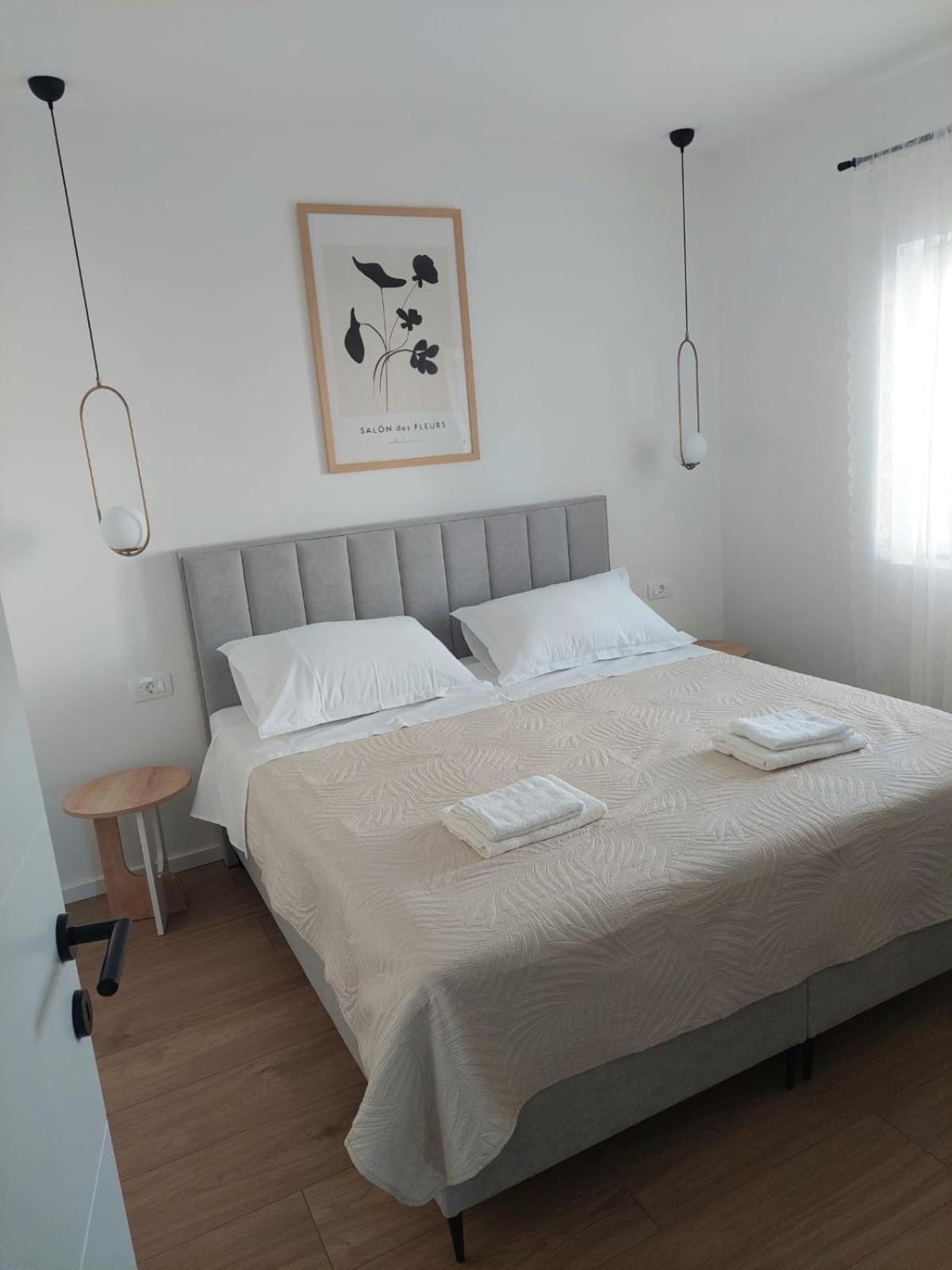 One-Bedroom Apartment photo 3
