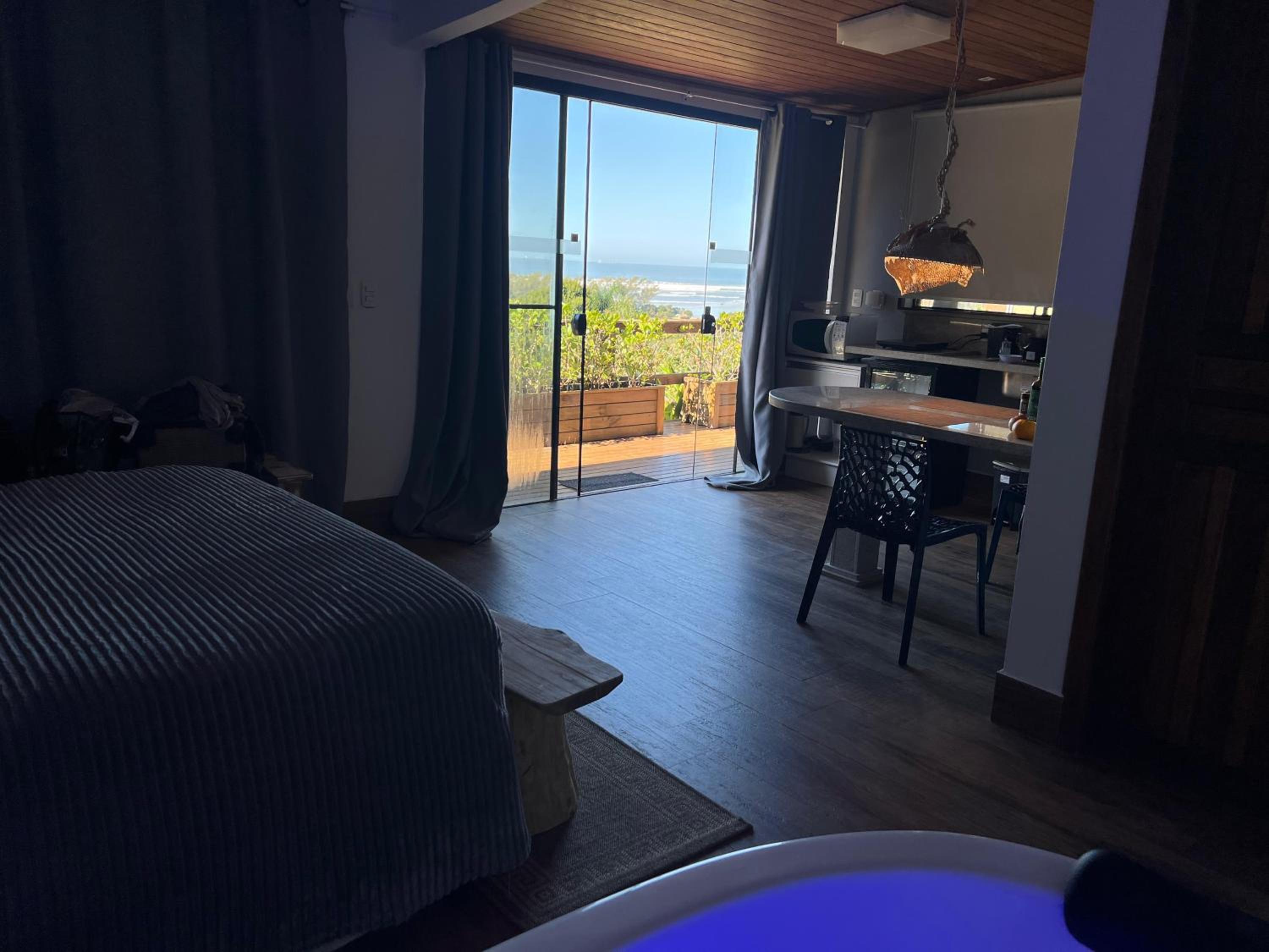 Suite with Hot Tub - Photo 1
