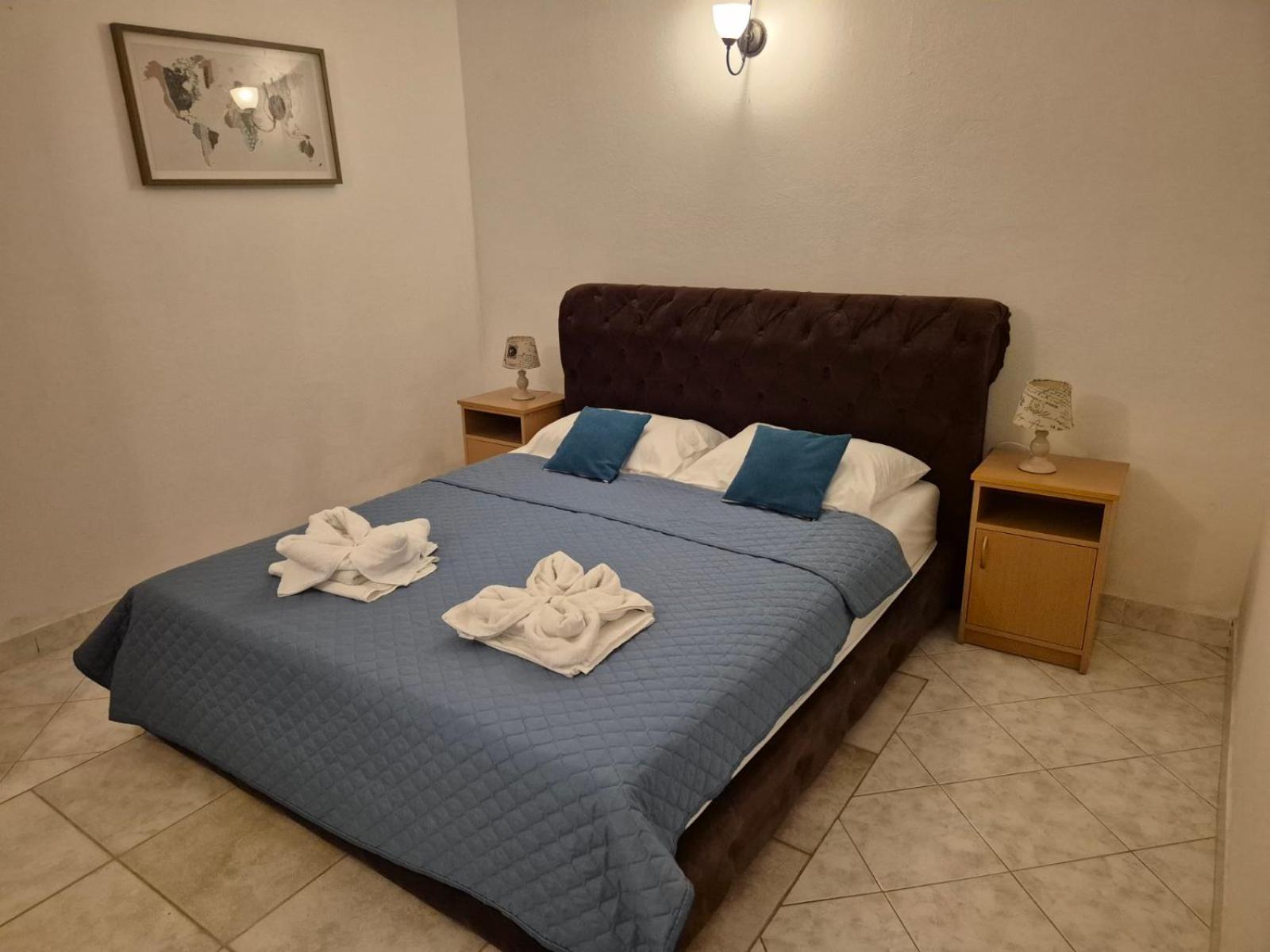 Apartment (5 Adults)