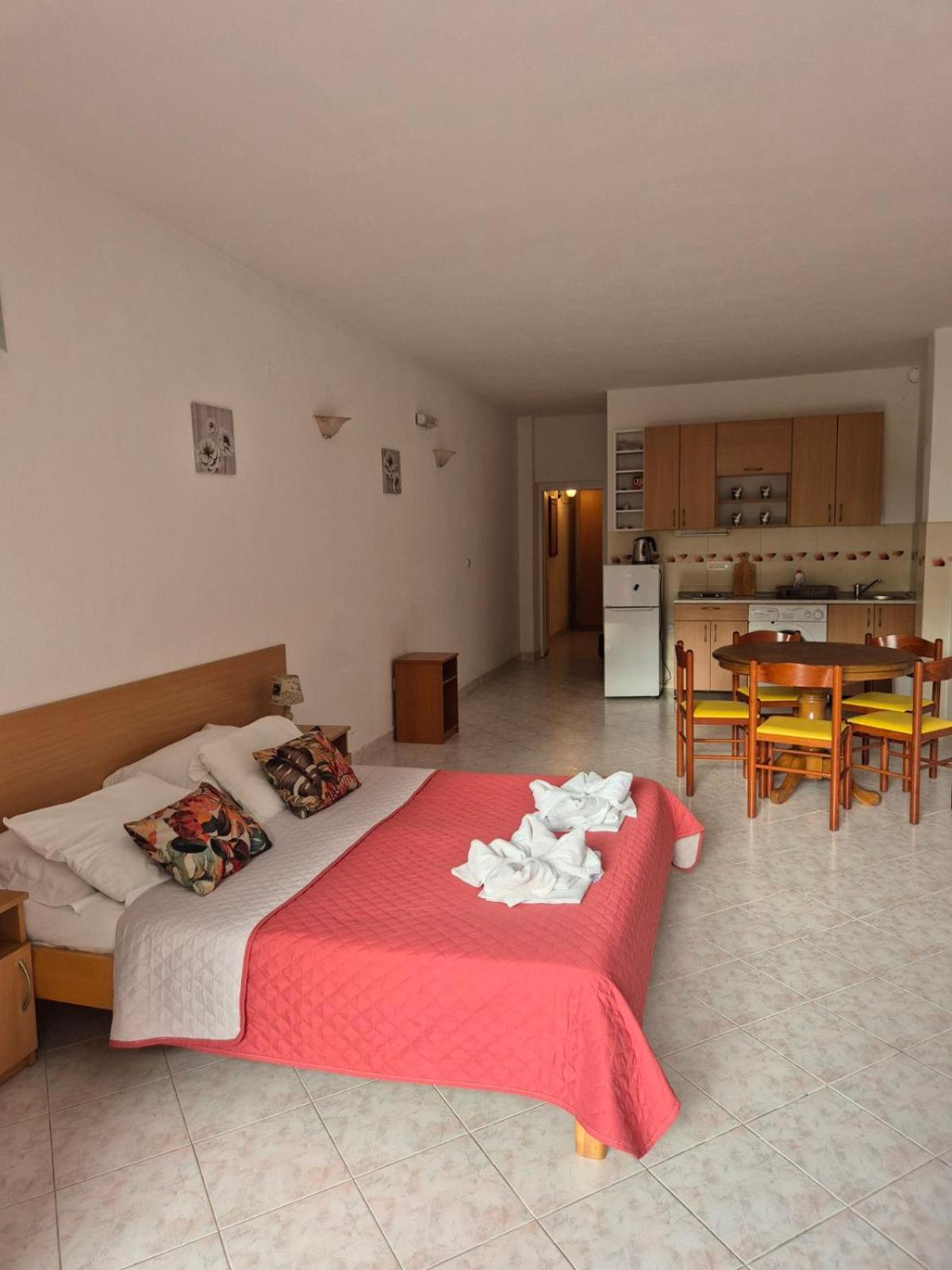Apartment (5 Adults) photo 2