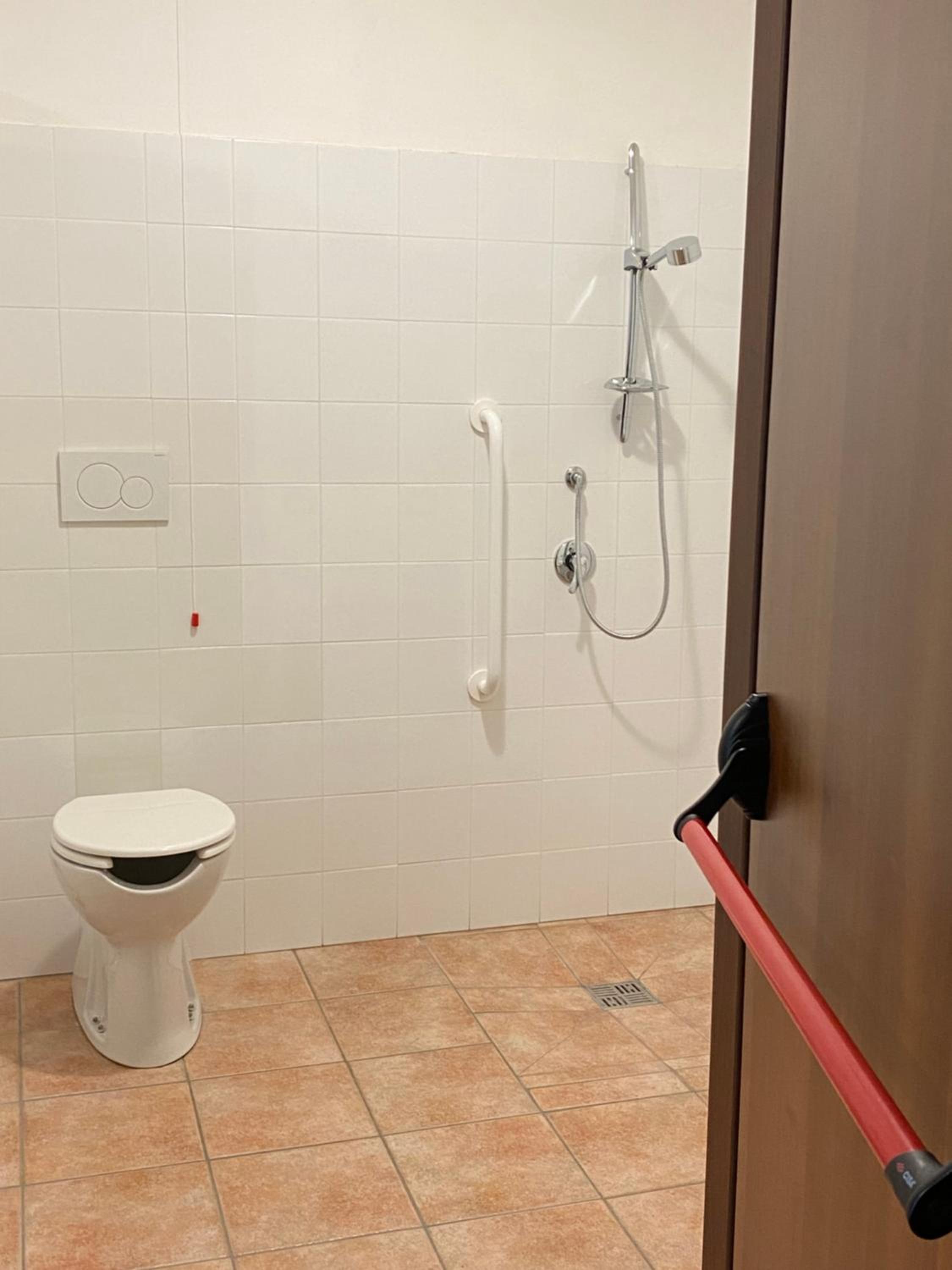 Twin Room - Disability Access photo 2