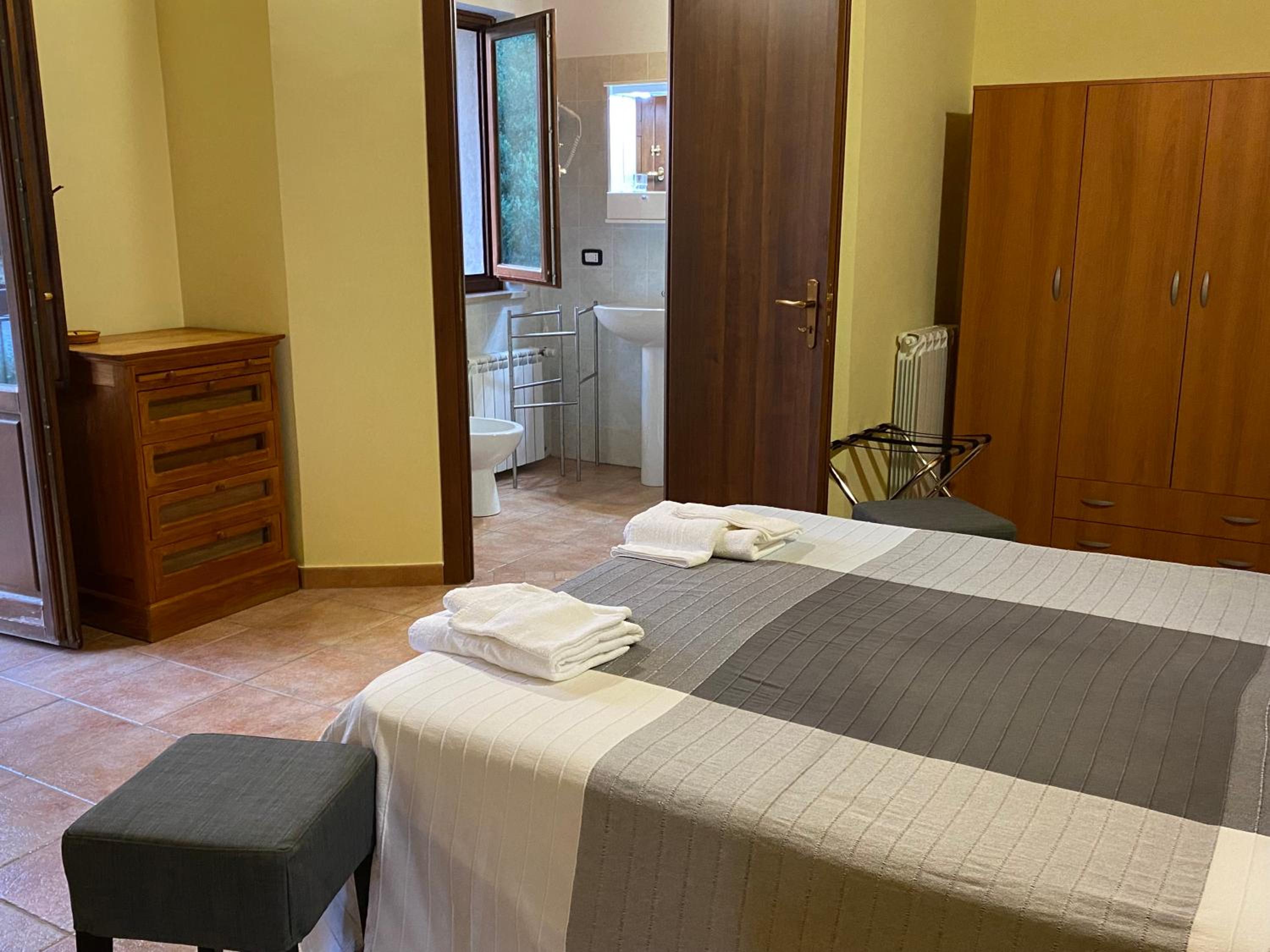 Double Room with Balcony (2 Adults + 1 Child) photo 1