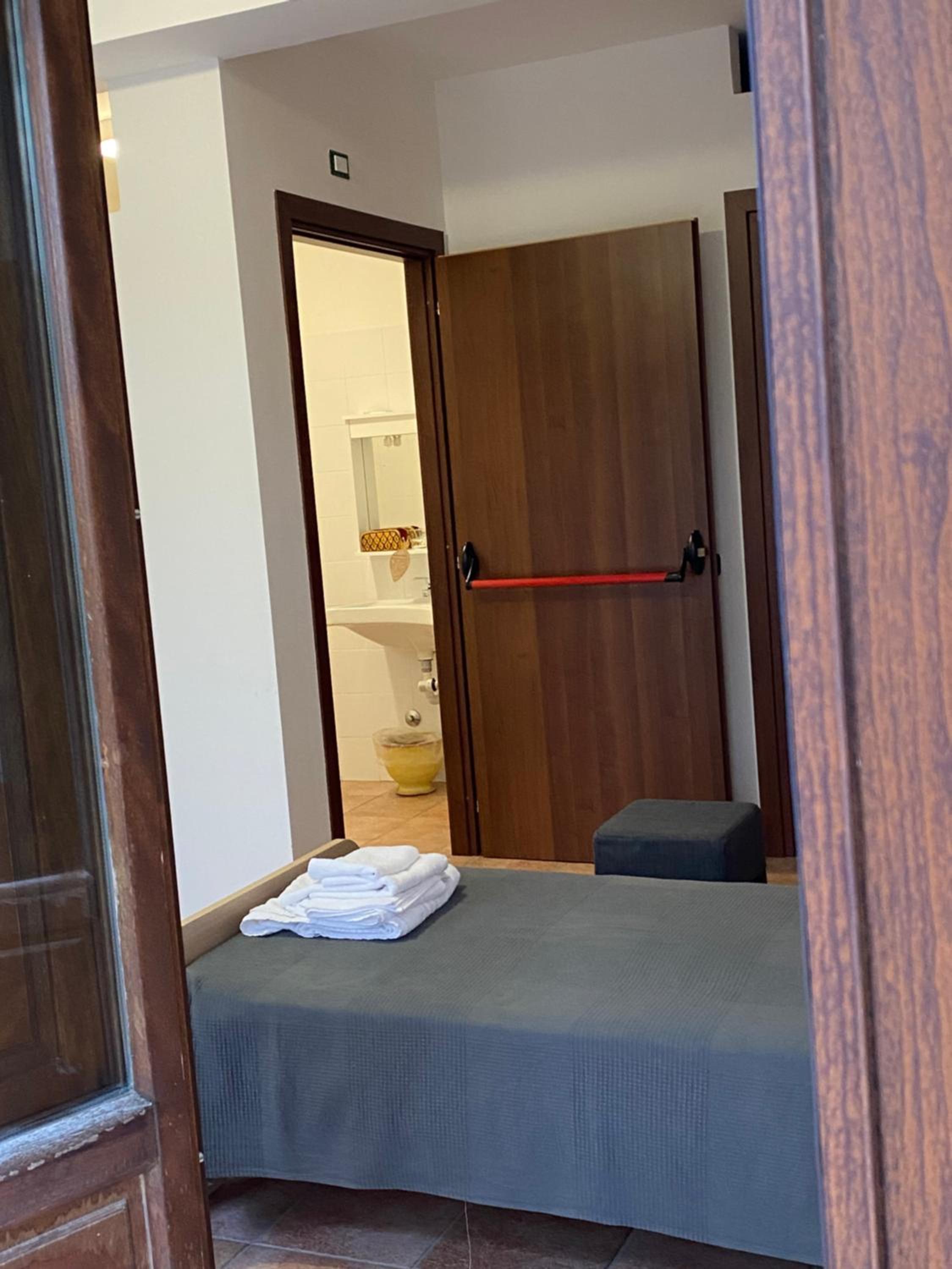 Twin Room - Disability Access photo 1