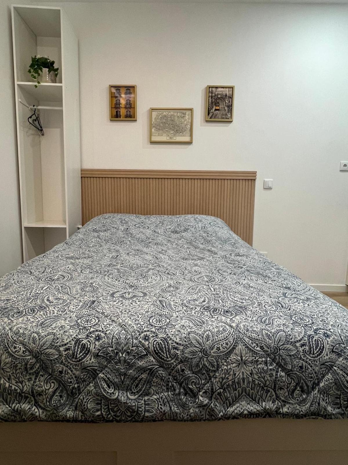 Studio Apartment with Balcony photo 1