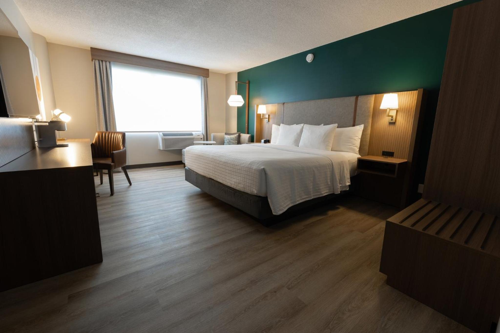 Standard King Room - Photo 5