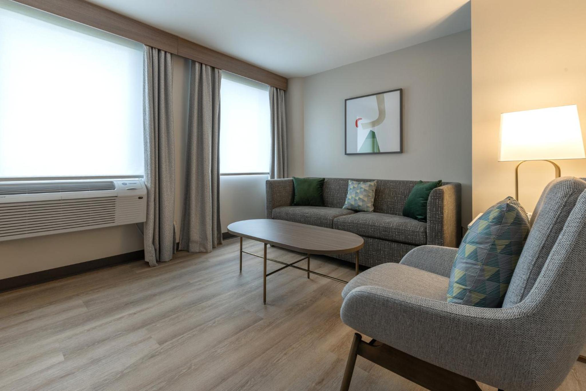 One-Bedroom Suite - Photo 5