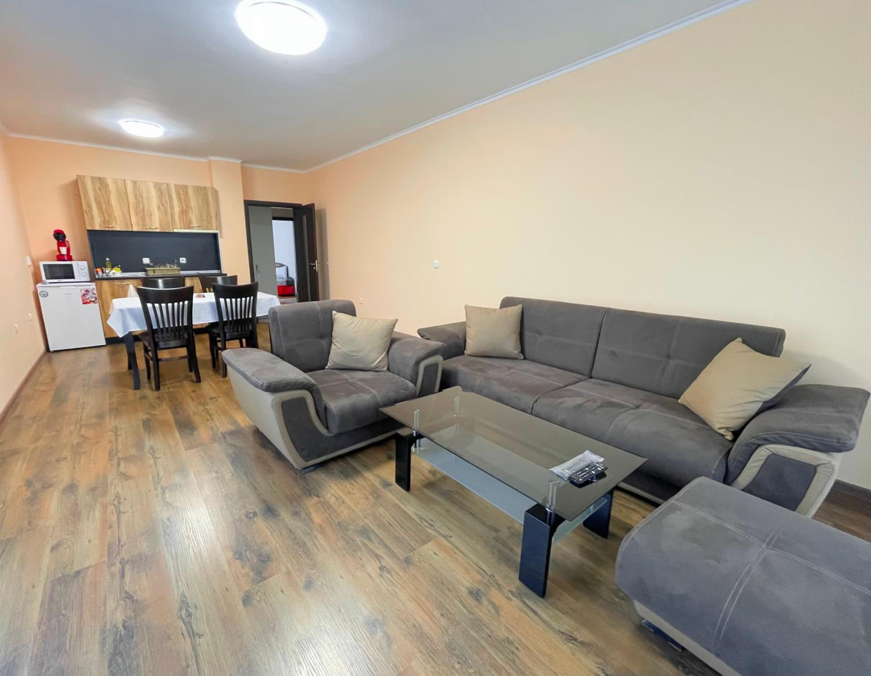 One-Bedroom Apartment photo 2