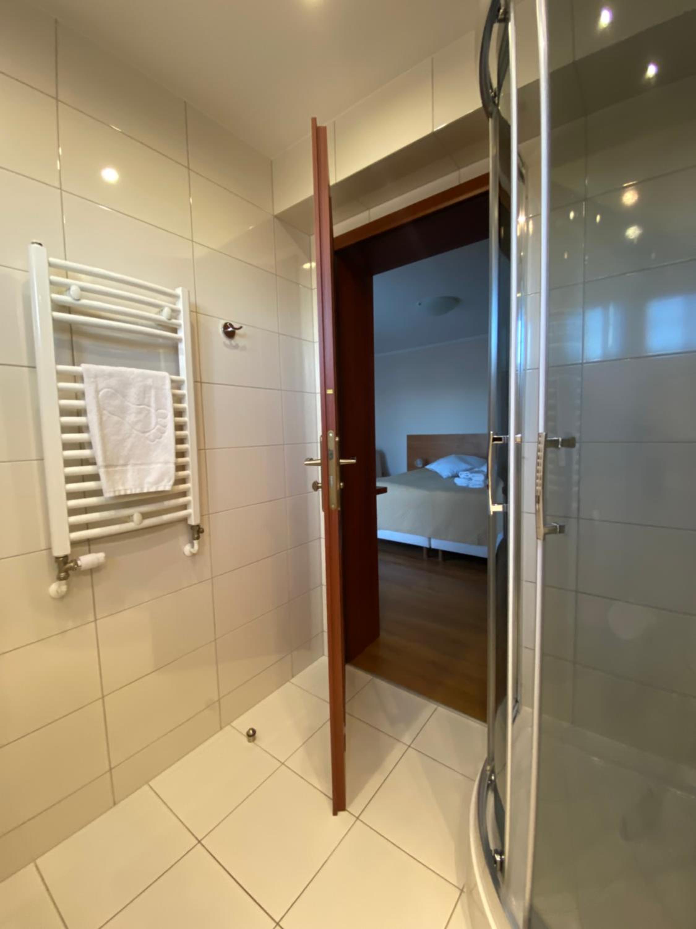 Standard Double or Twin Room - Photo 8