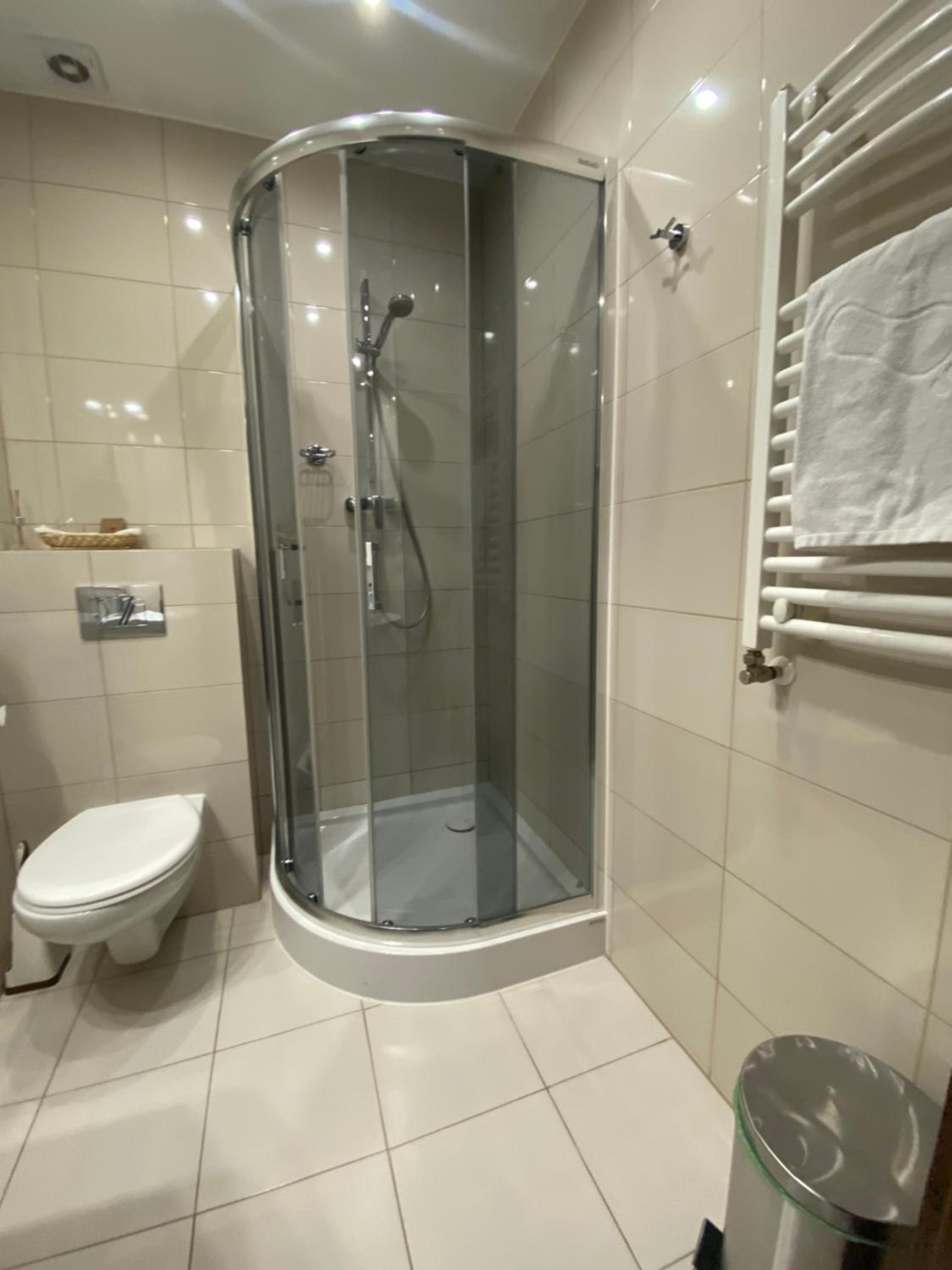 Standard Double or Twin Room - Photo 9