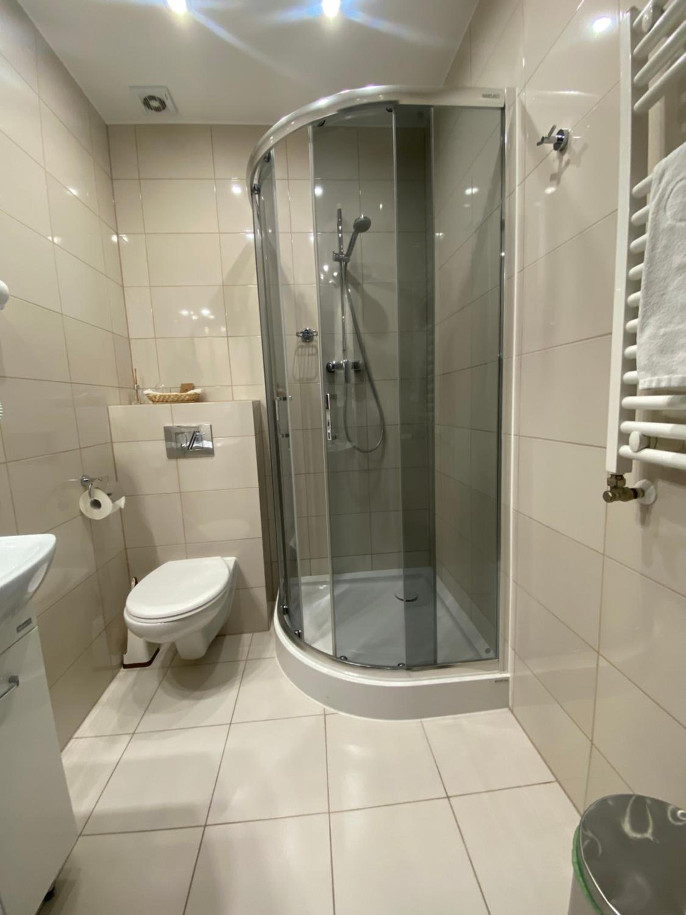 Standard Double or Twin Room - Photo 10
