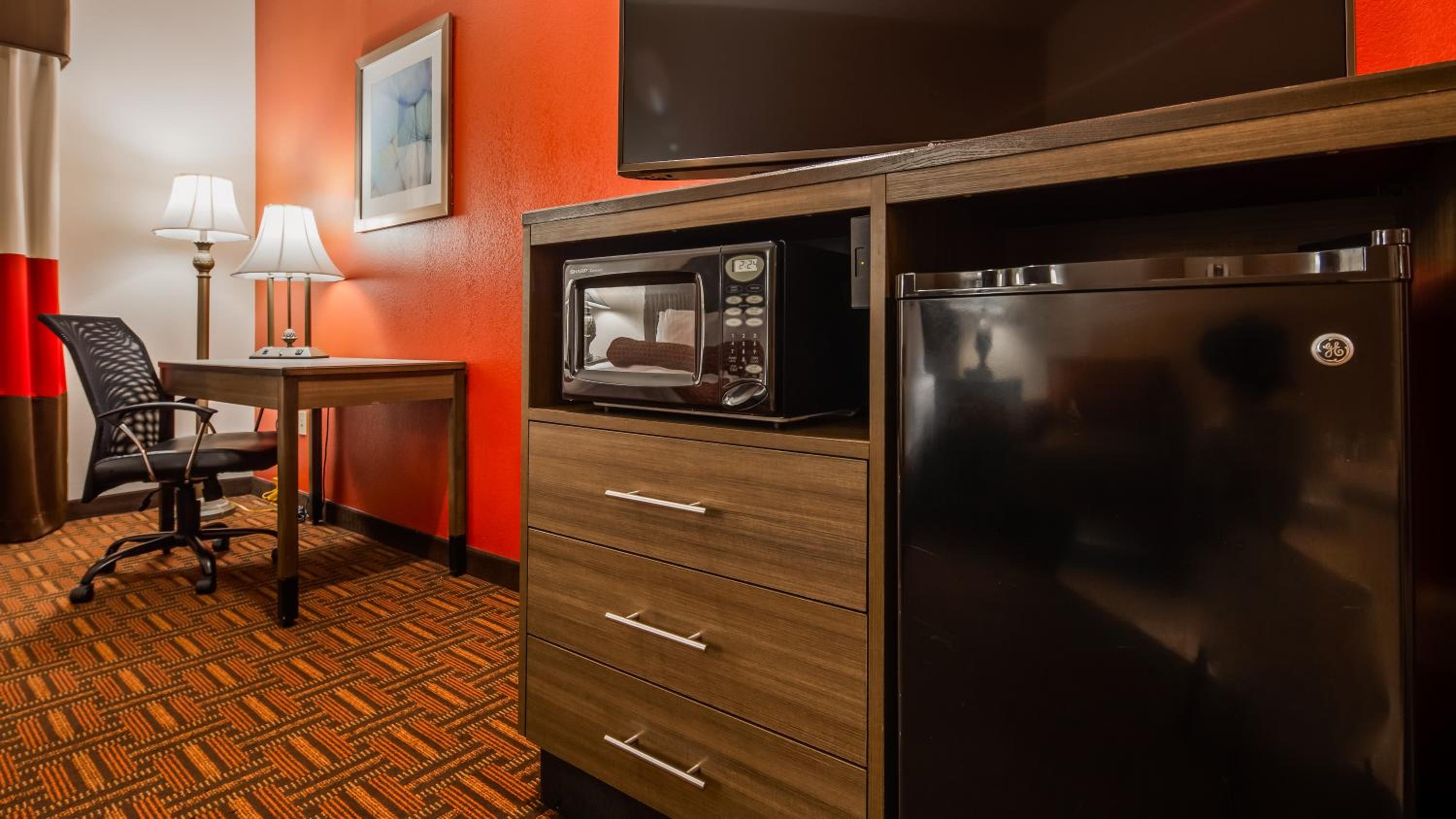 King Suite - Non-Smoking - Photo 2