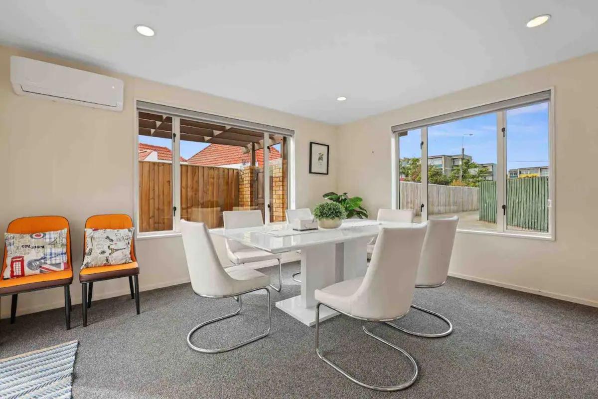 Four-Bedroom House photo 3