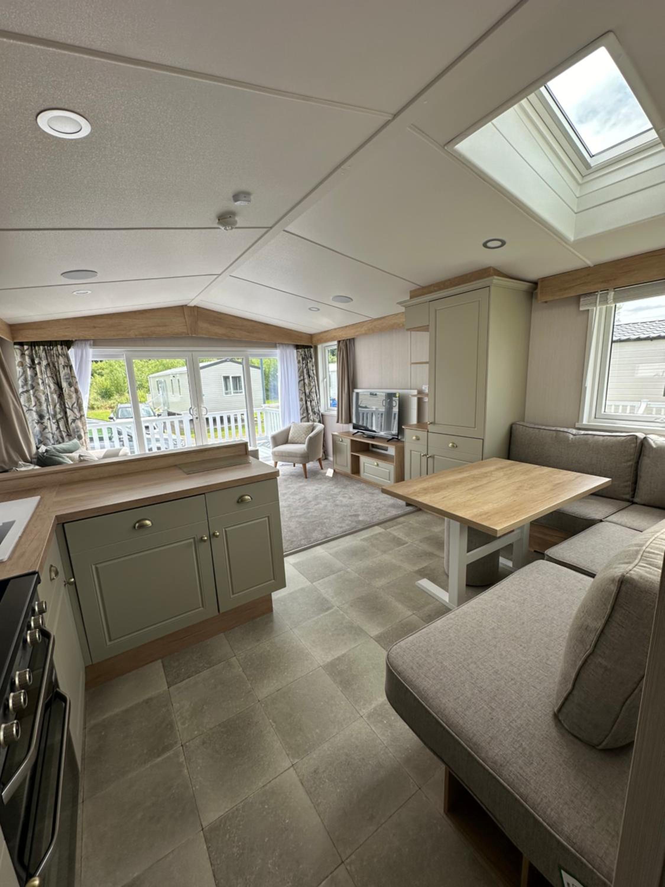 Mobile Home photo 2