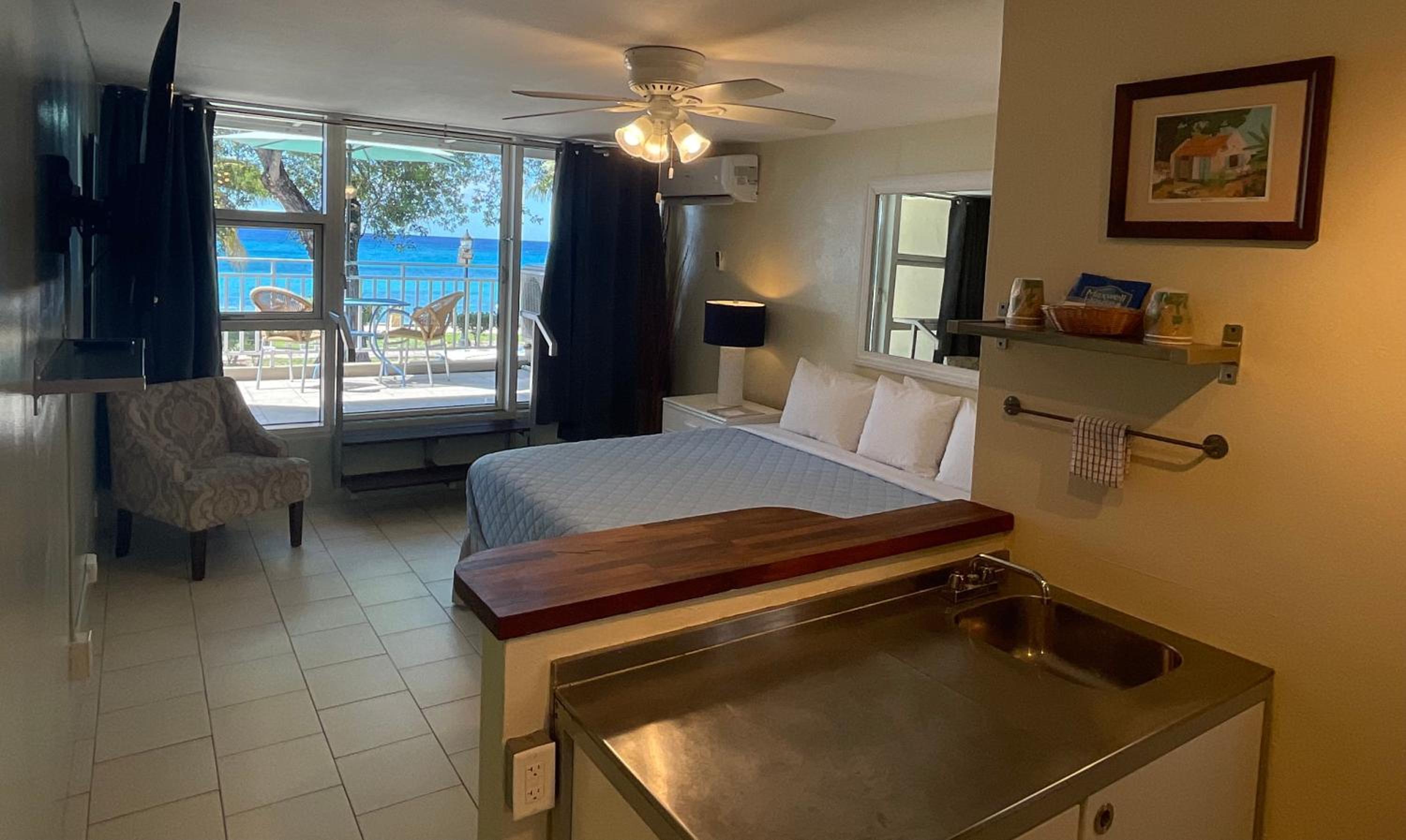 Deluxe Double Room with Balcony and Sea View