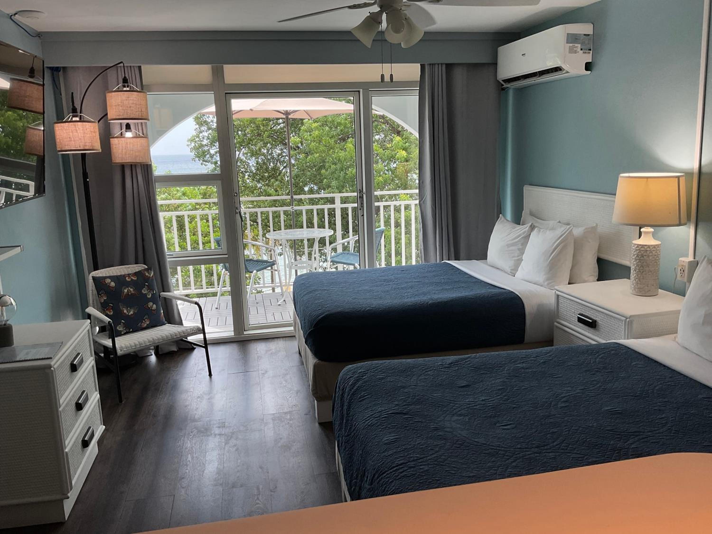 Deluxe Double Room with Balcony and Sea View photo 2