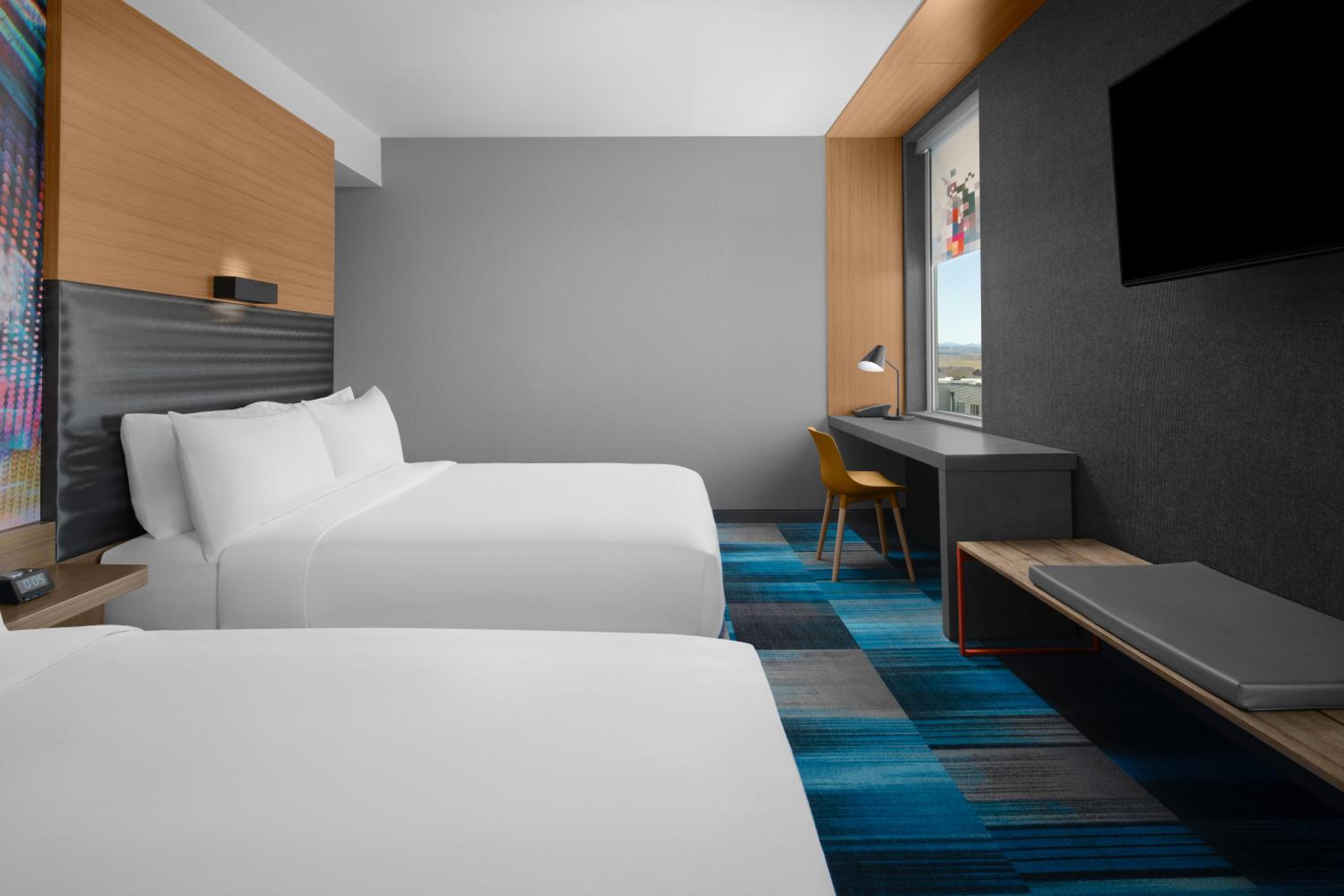 Queen Room with Two Queen Beds - Photo 4