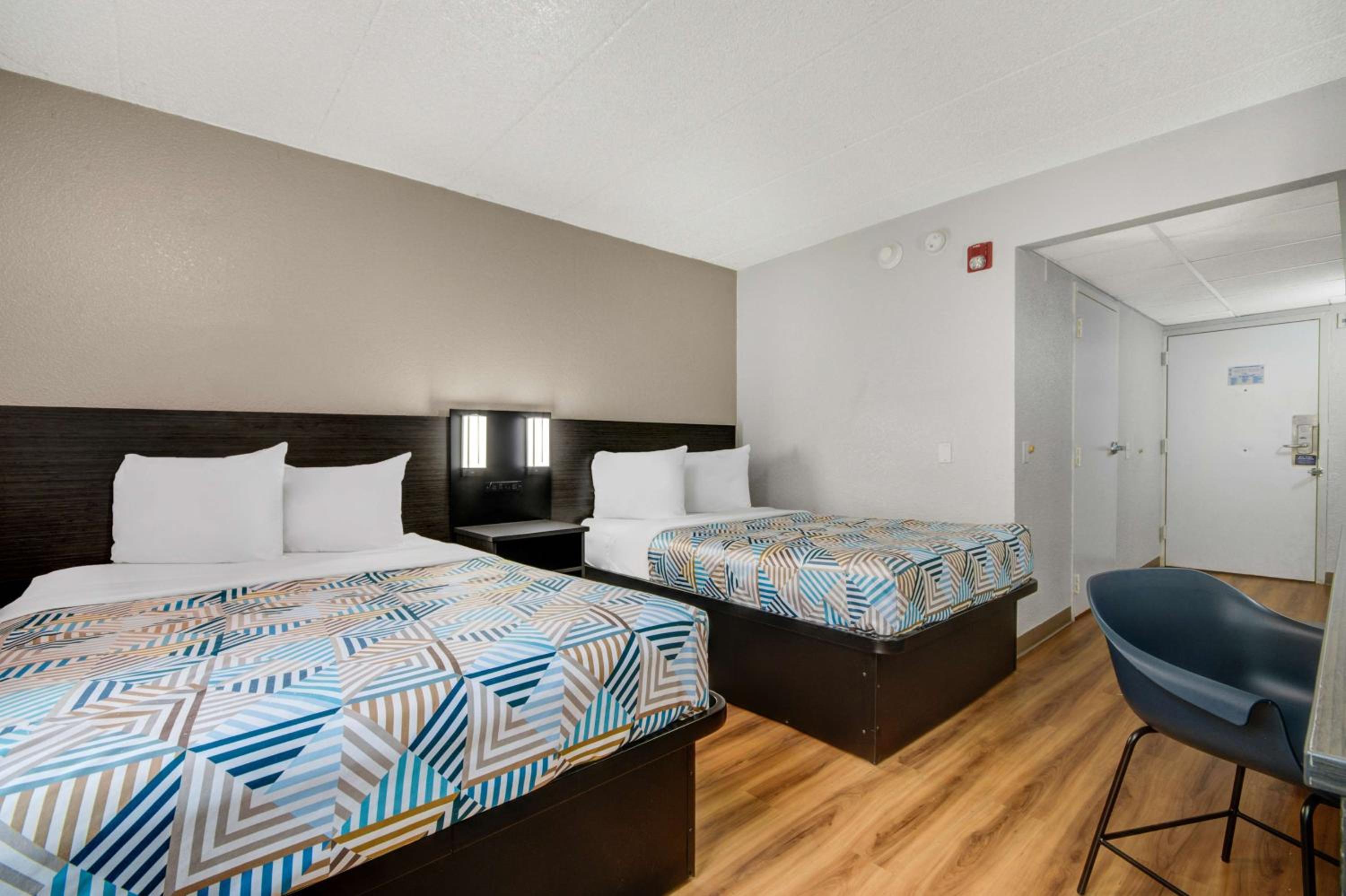 Quadruple Room - Disability Access - Photo 1