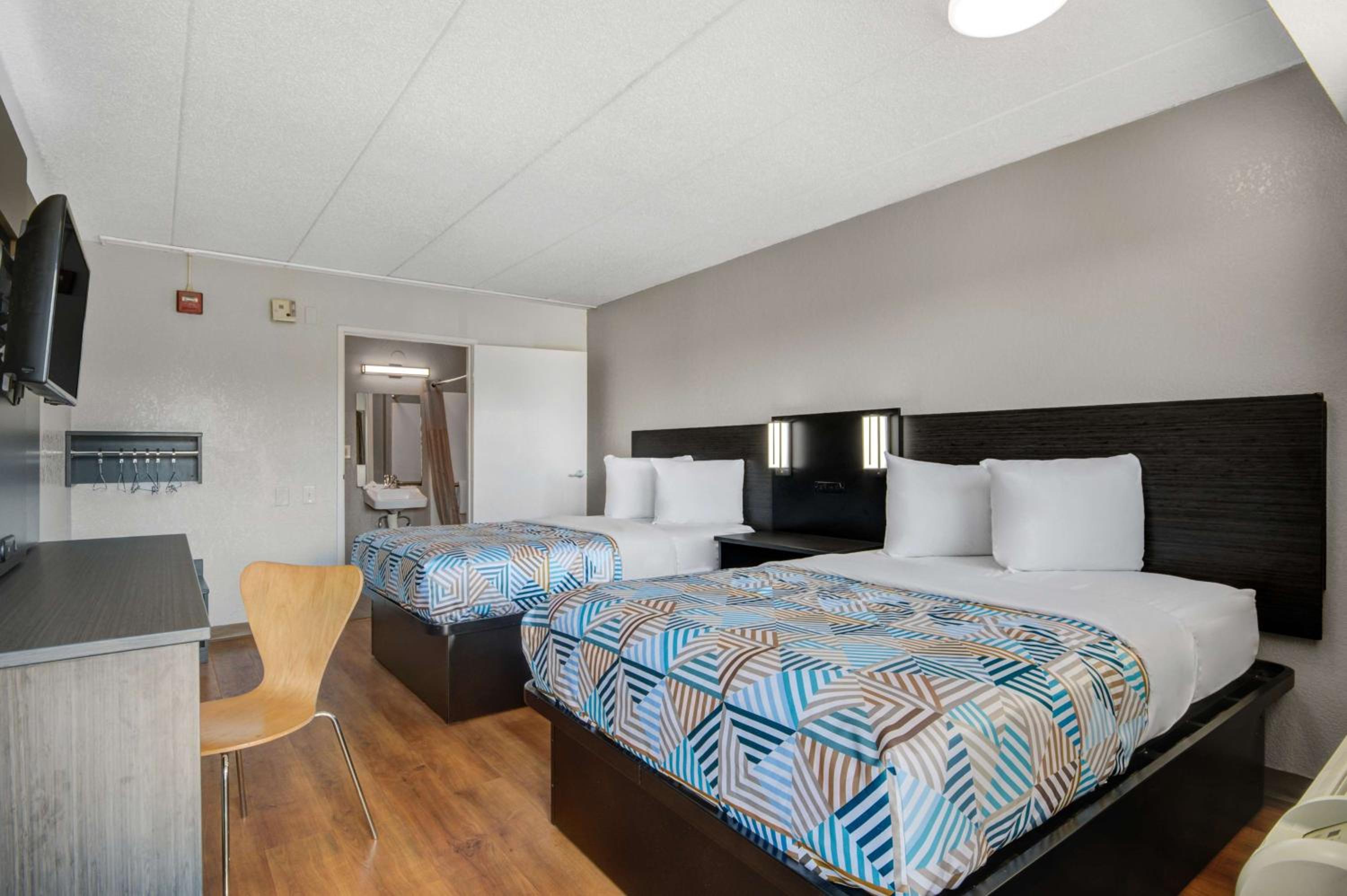 Quadruple Room - Disability Access - Non-Smoking - Photo 1