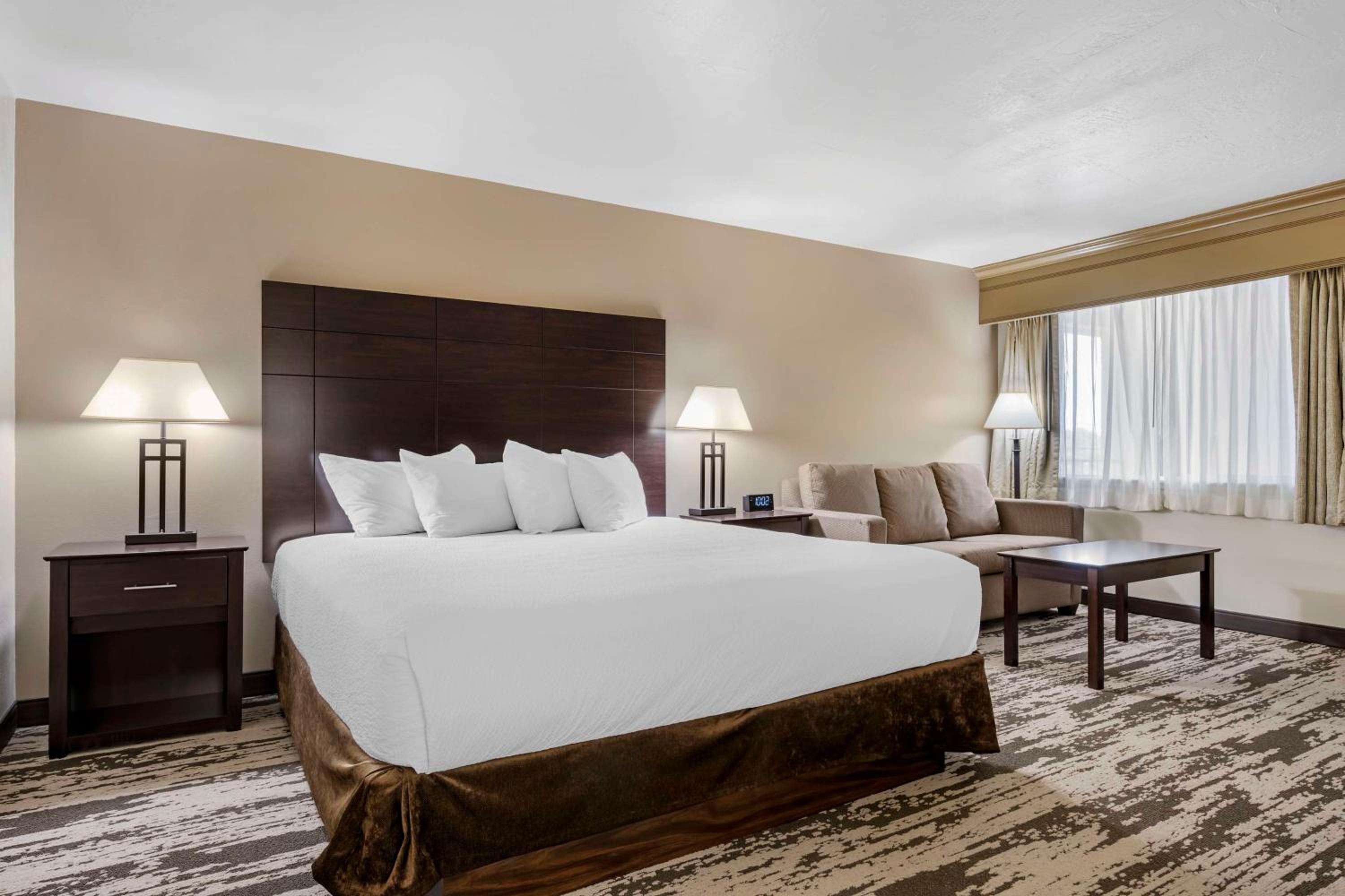 King Room - Non-Smoking - Photo 1