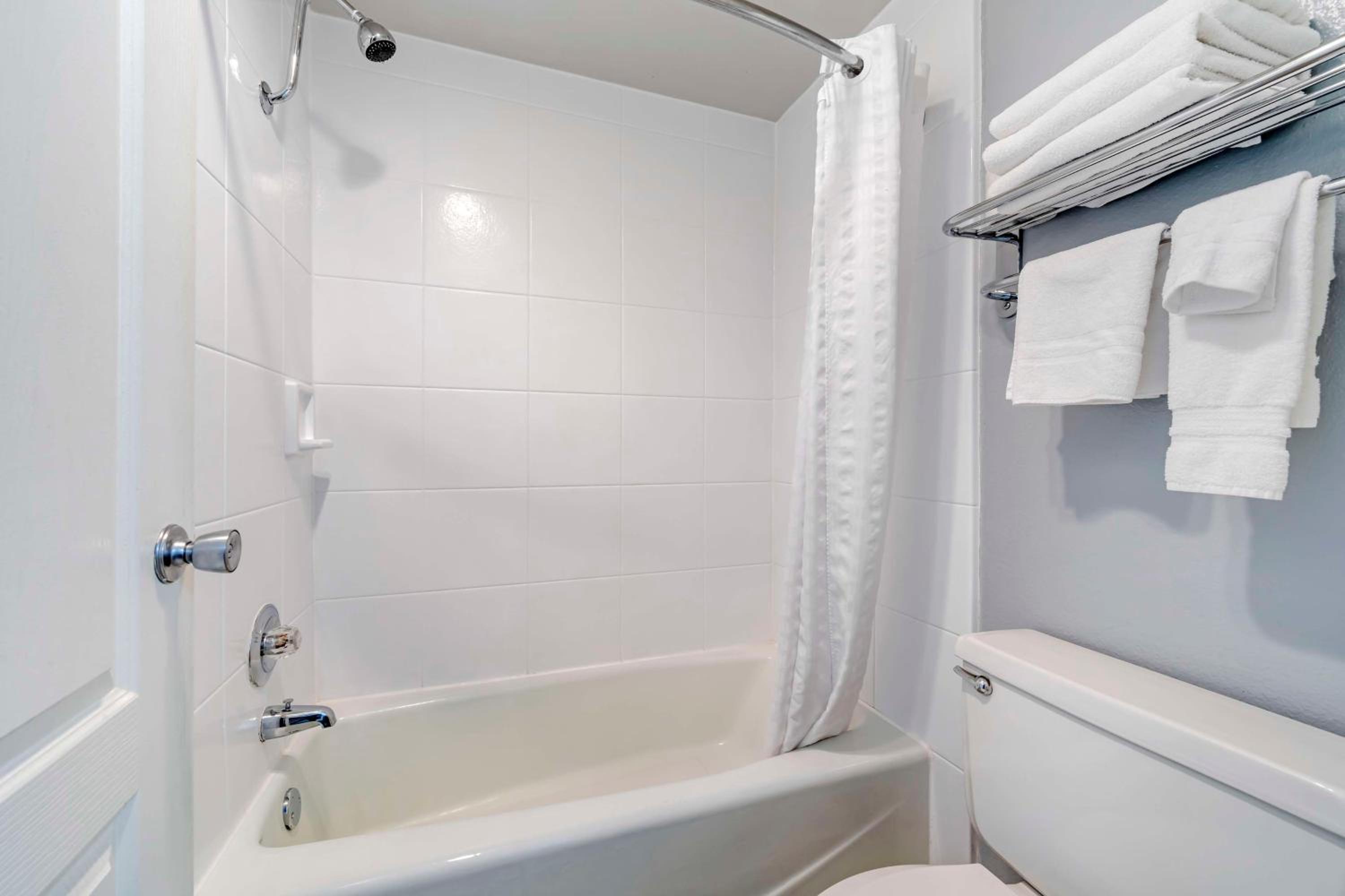 King Room with Kitchenette - Non-Smoking - Photo 2