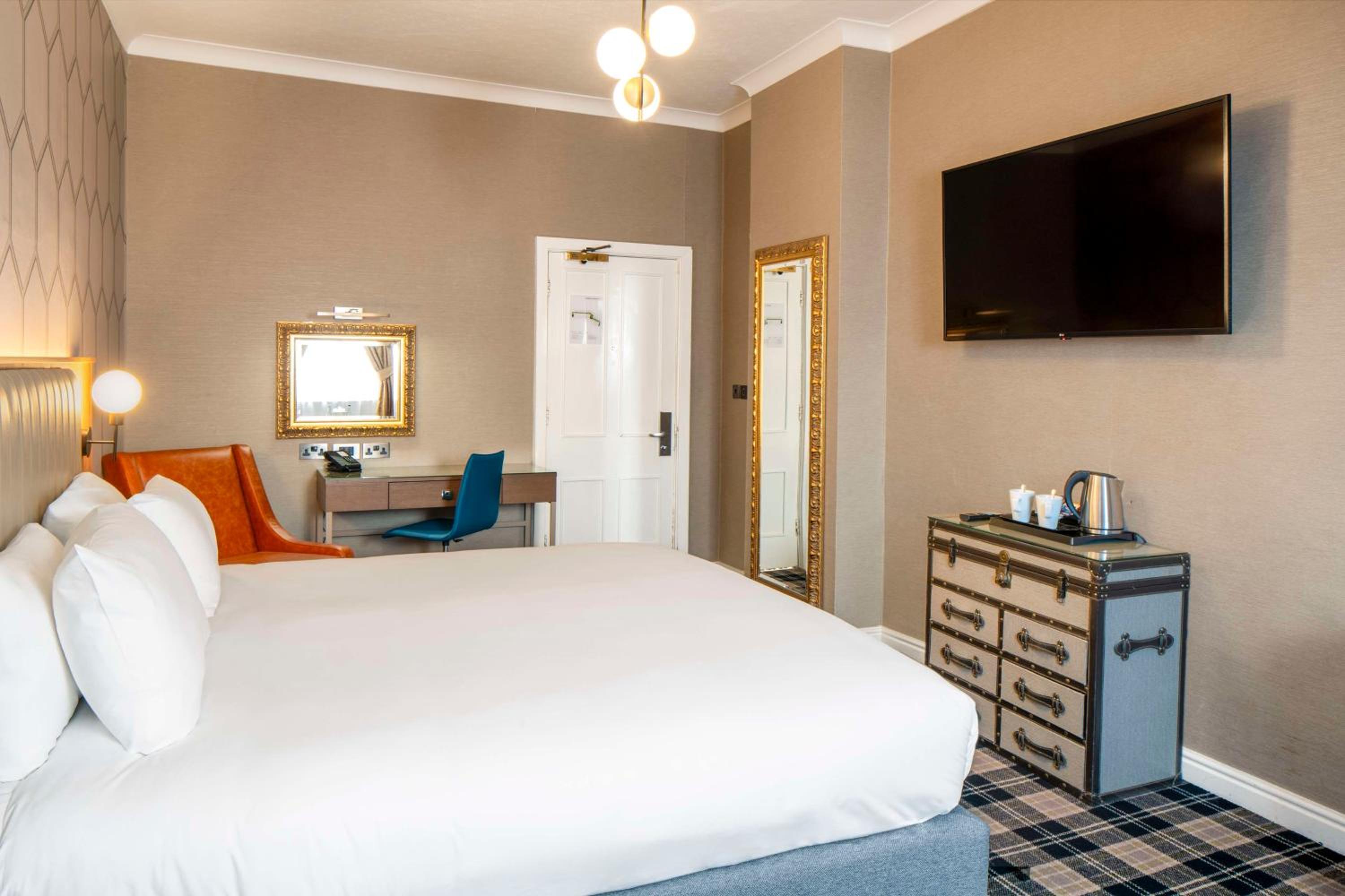 Standard Double Room - Non-Smoking - Photo 5