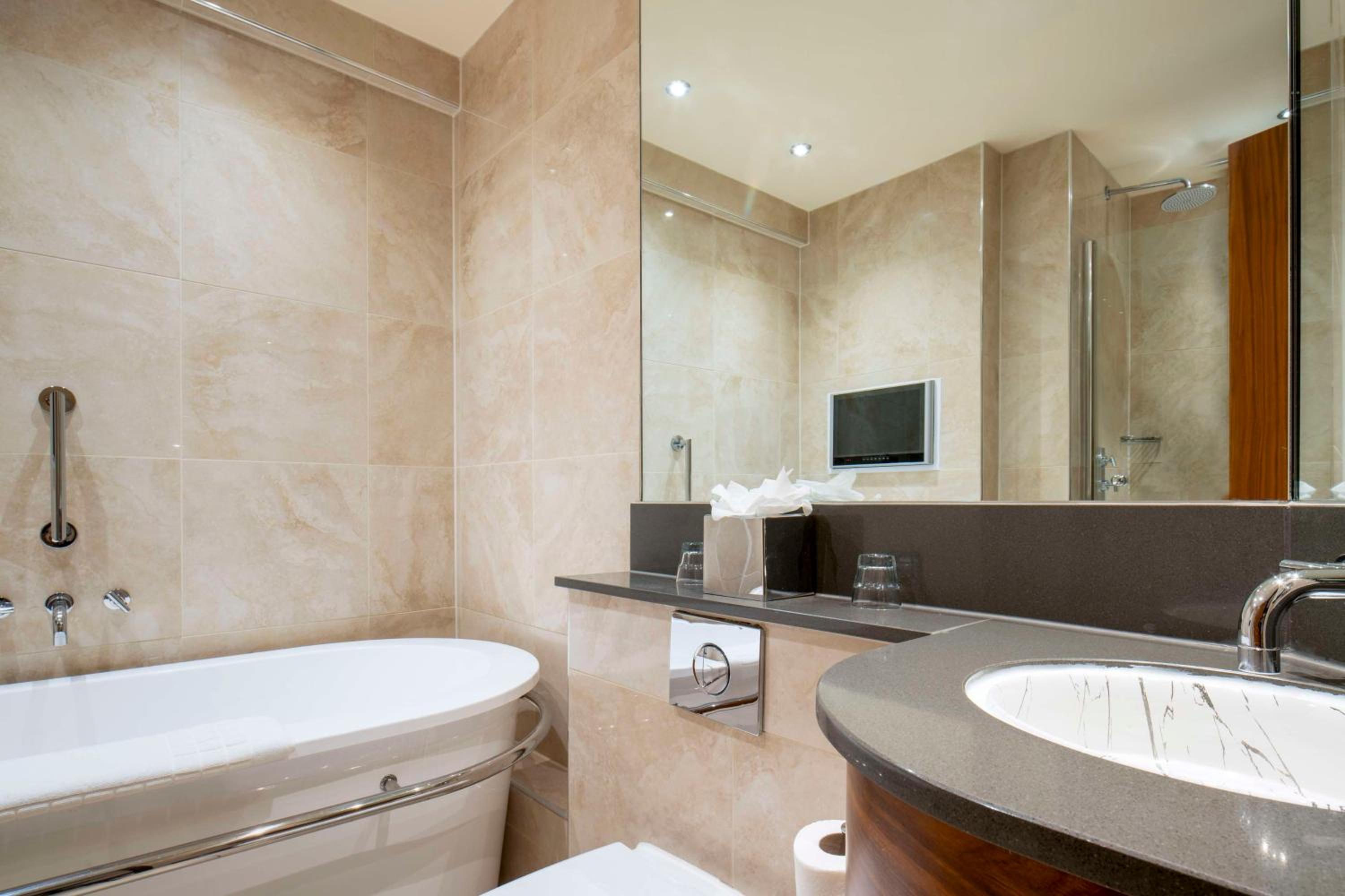 Junior King Suite - Photo 6