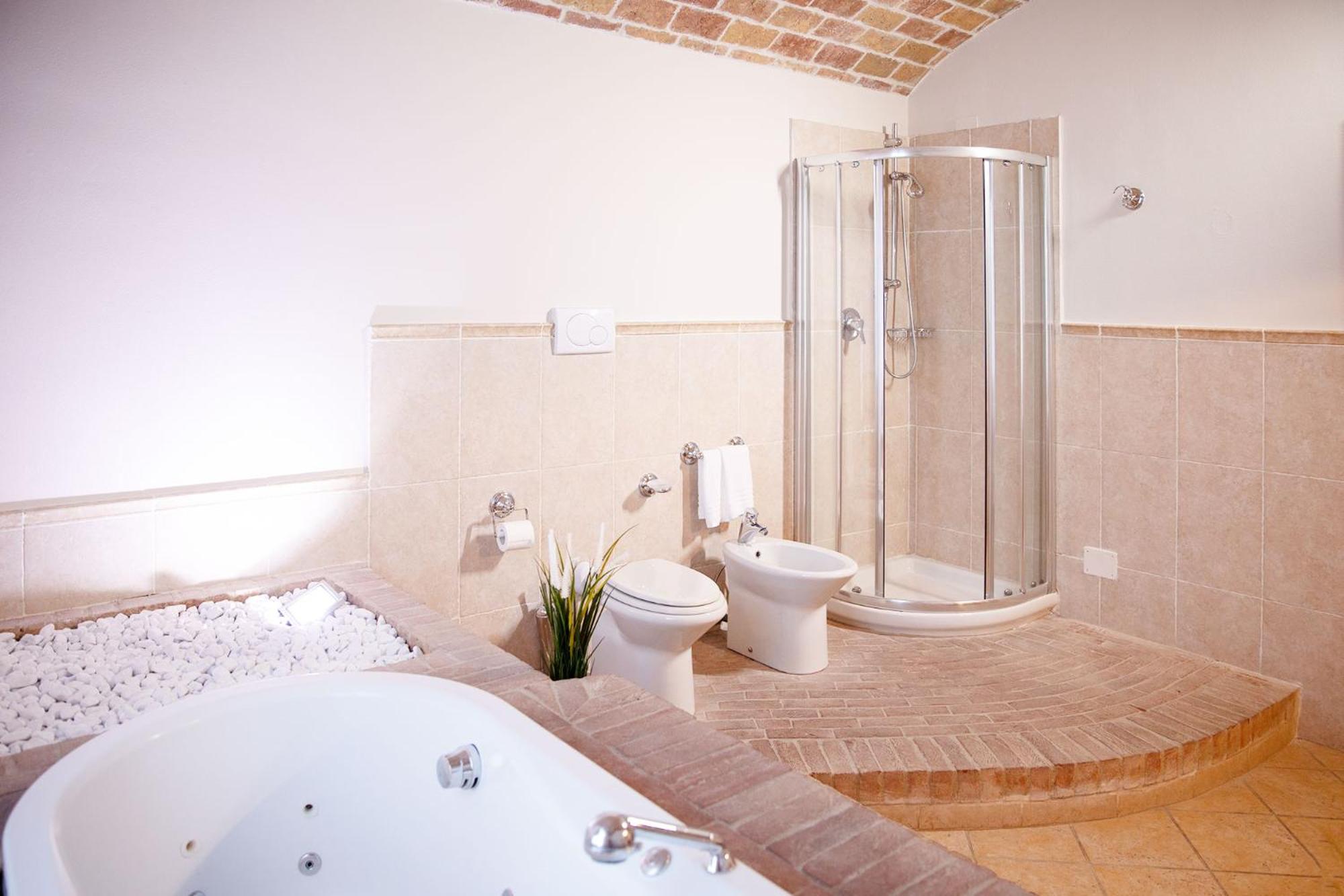 King Room with Spa Bath photo 3