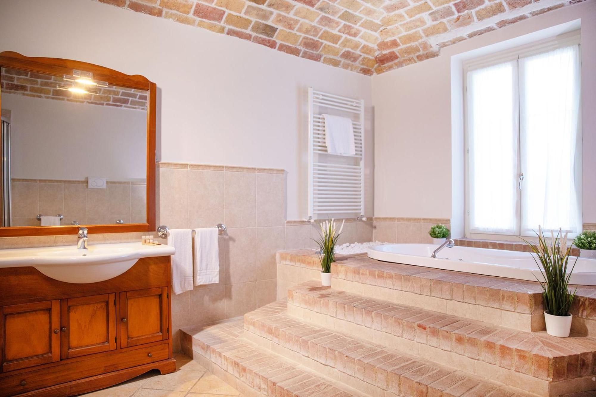 King Room with Spa Bath photo 3