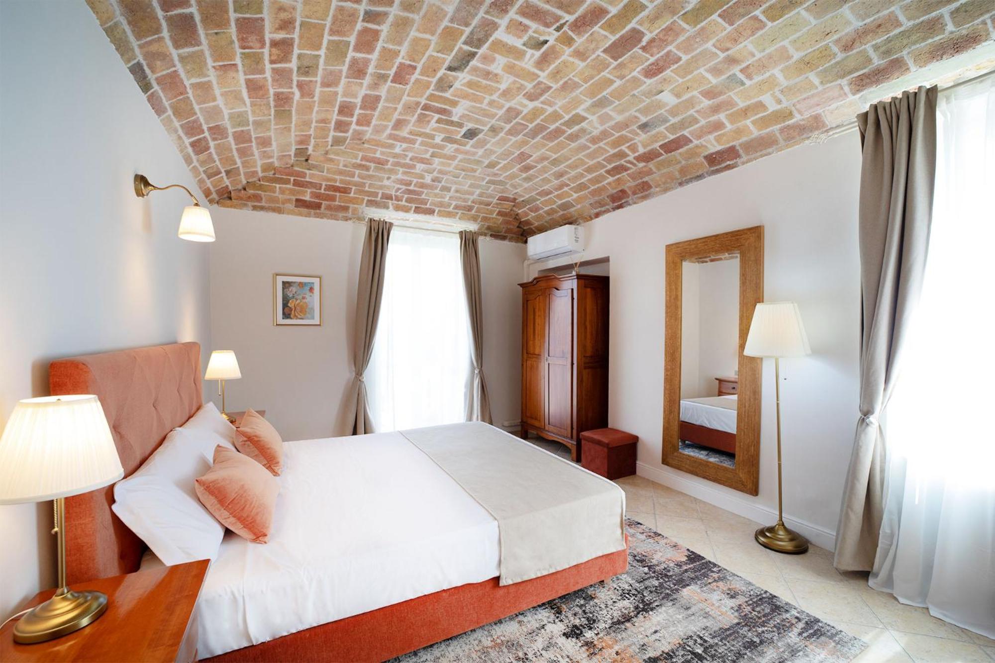 King Room with Spa Bath