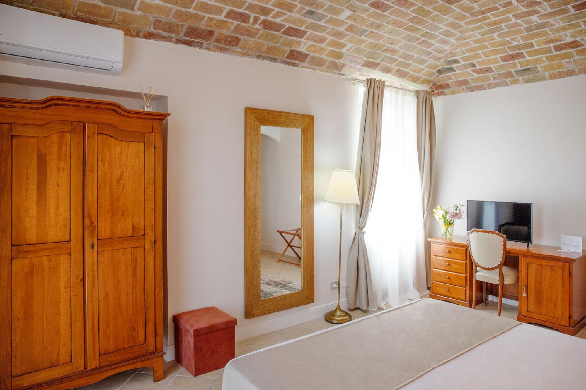King Room with Spa Bath photo 2