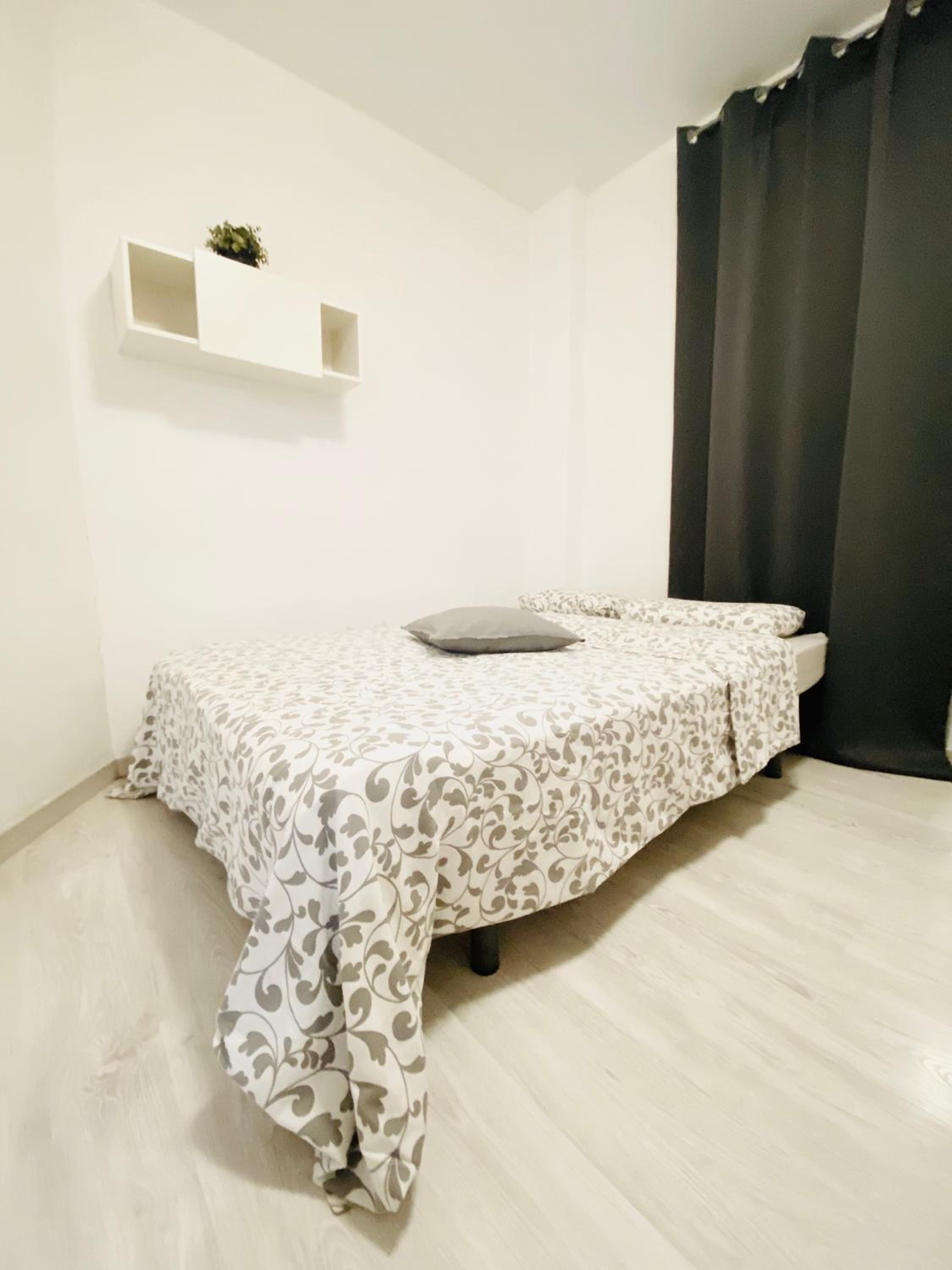 One-Bedroom Apartment photo 3