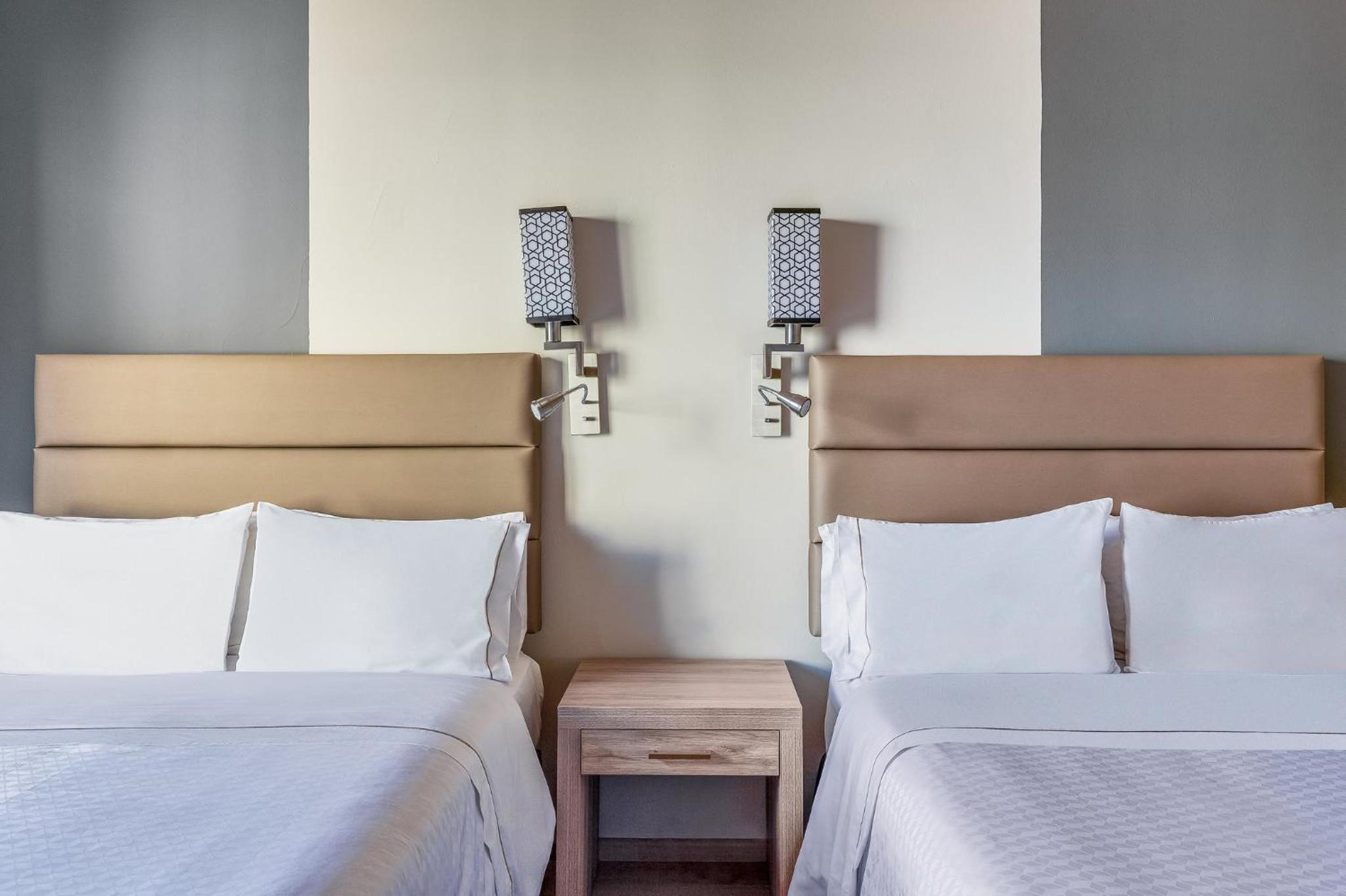 Deluxe Double Room with Pool View - Photo 11
