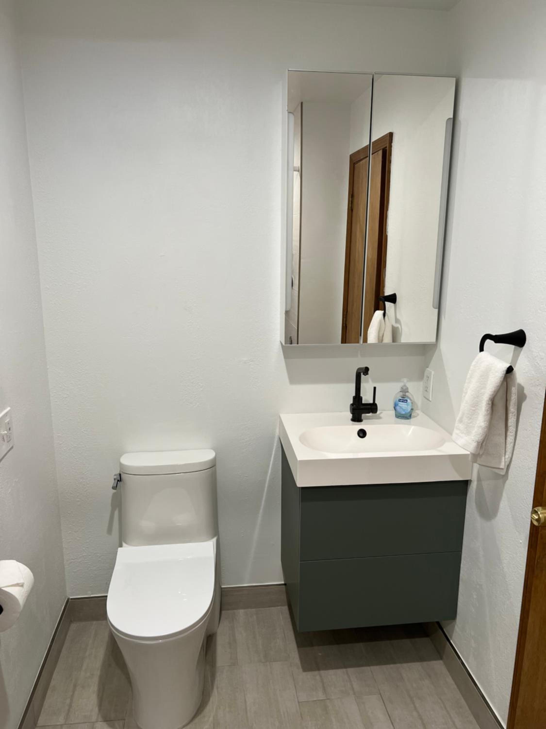 Five-Bedroom House photo 3