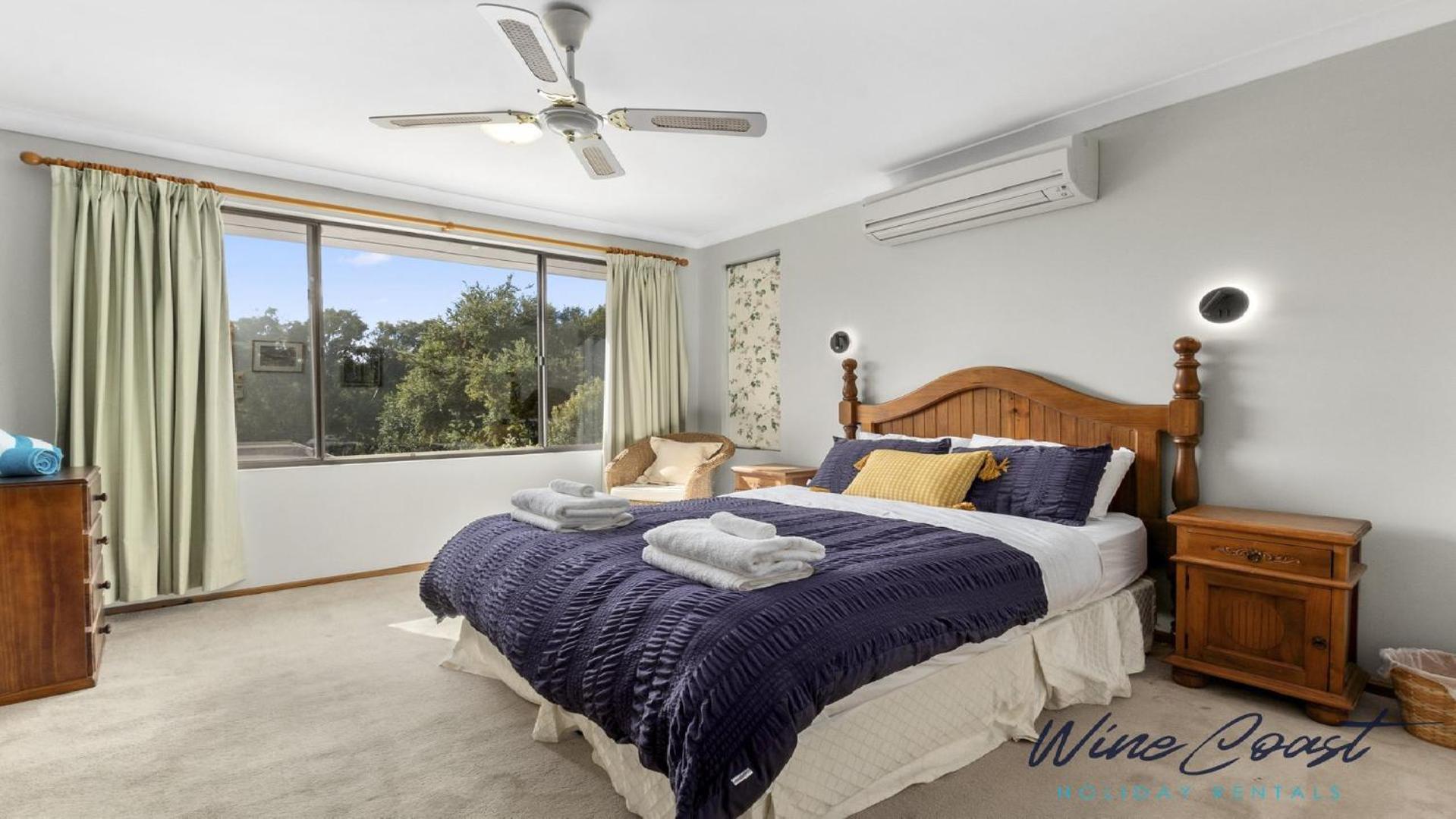 Five-Bedroom House photo 2