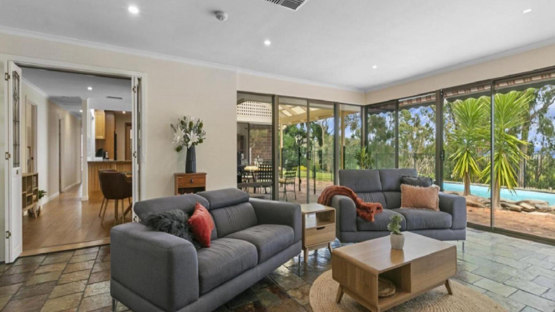 Three-Bedroom House photo 3