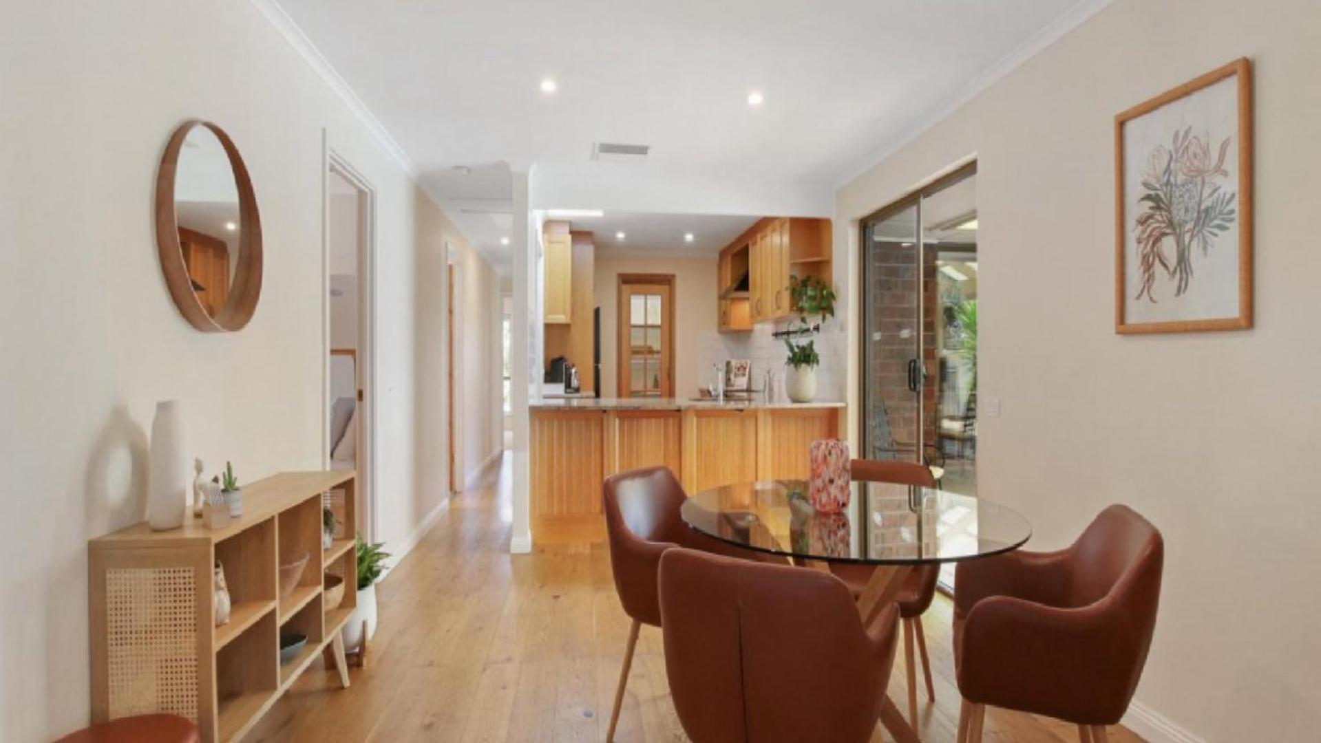 Three-Bedroom House photo 3
