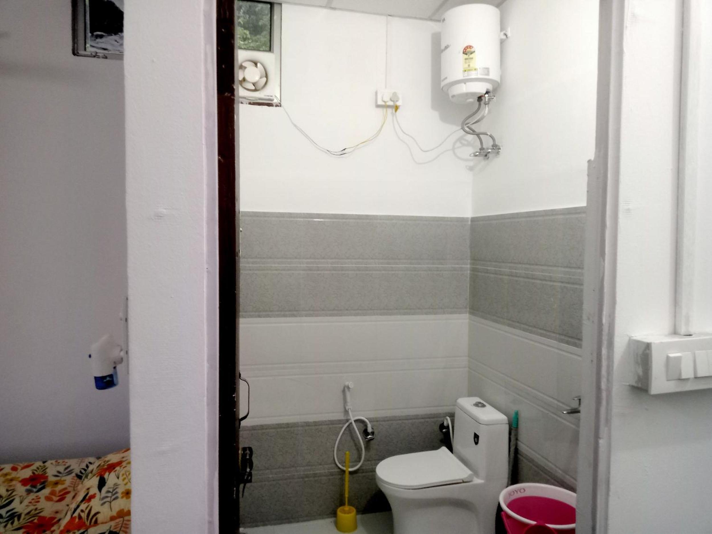 Deluxe Double Room (2 Adults + 1 Child) photo 2