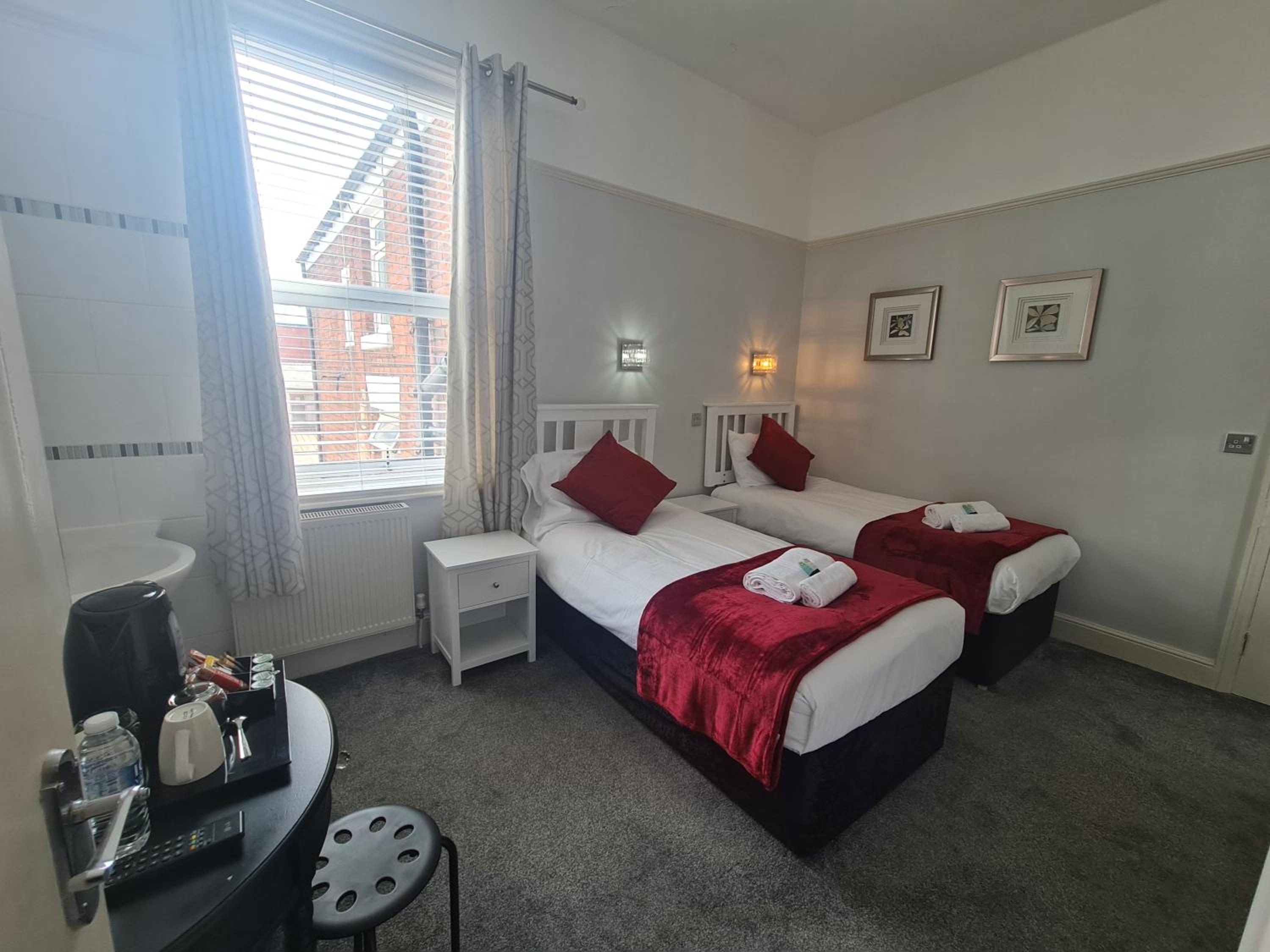 Room 4 - First Floor - En-suite Twin /Double Room photo 1