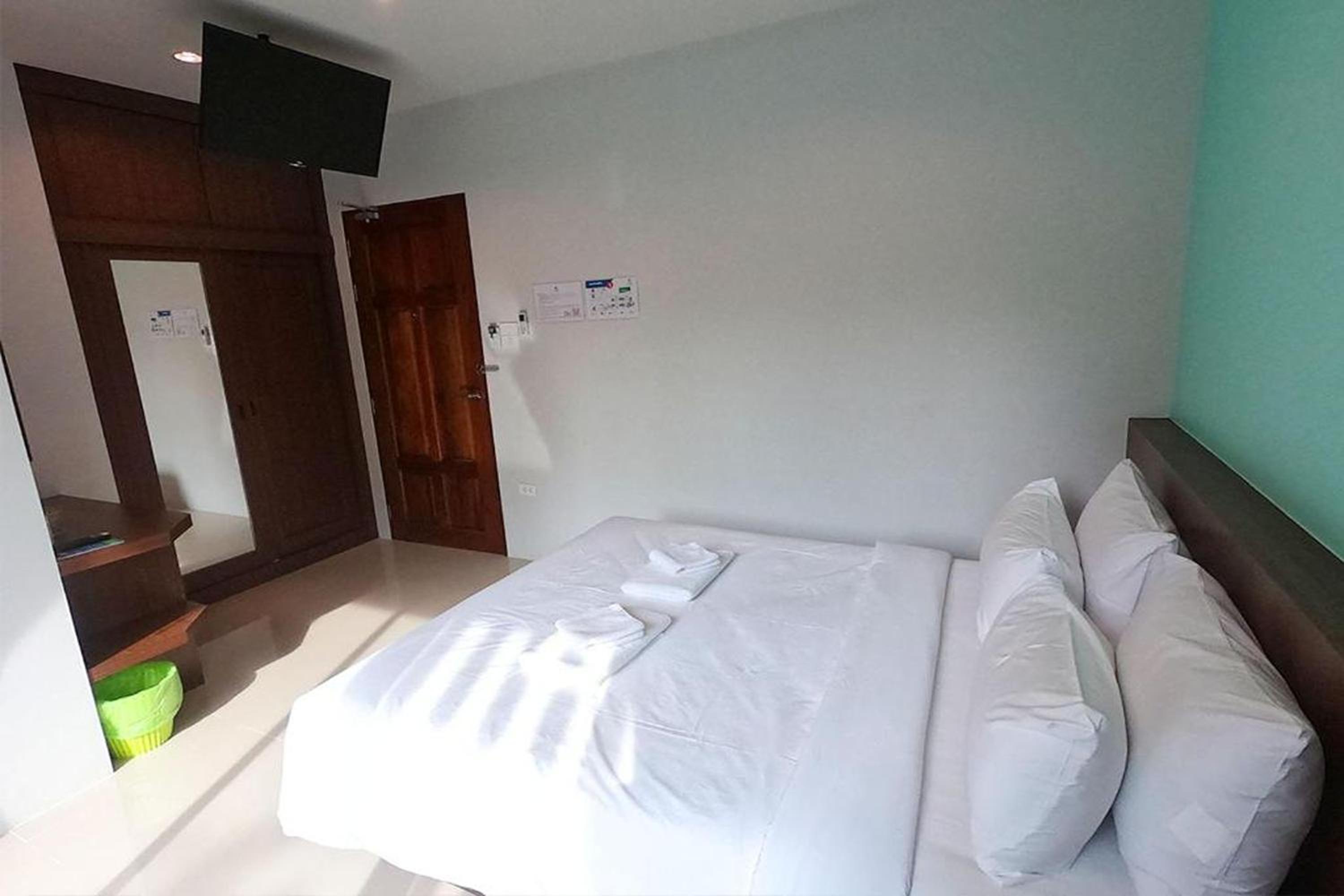 Standard Double Room - Photo 8