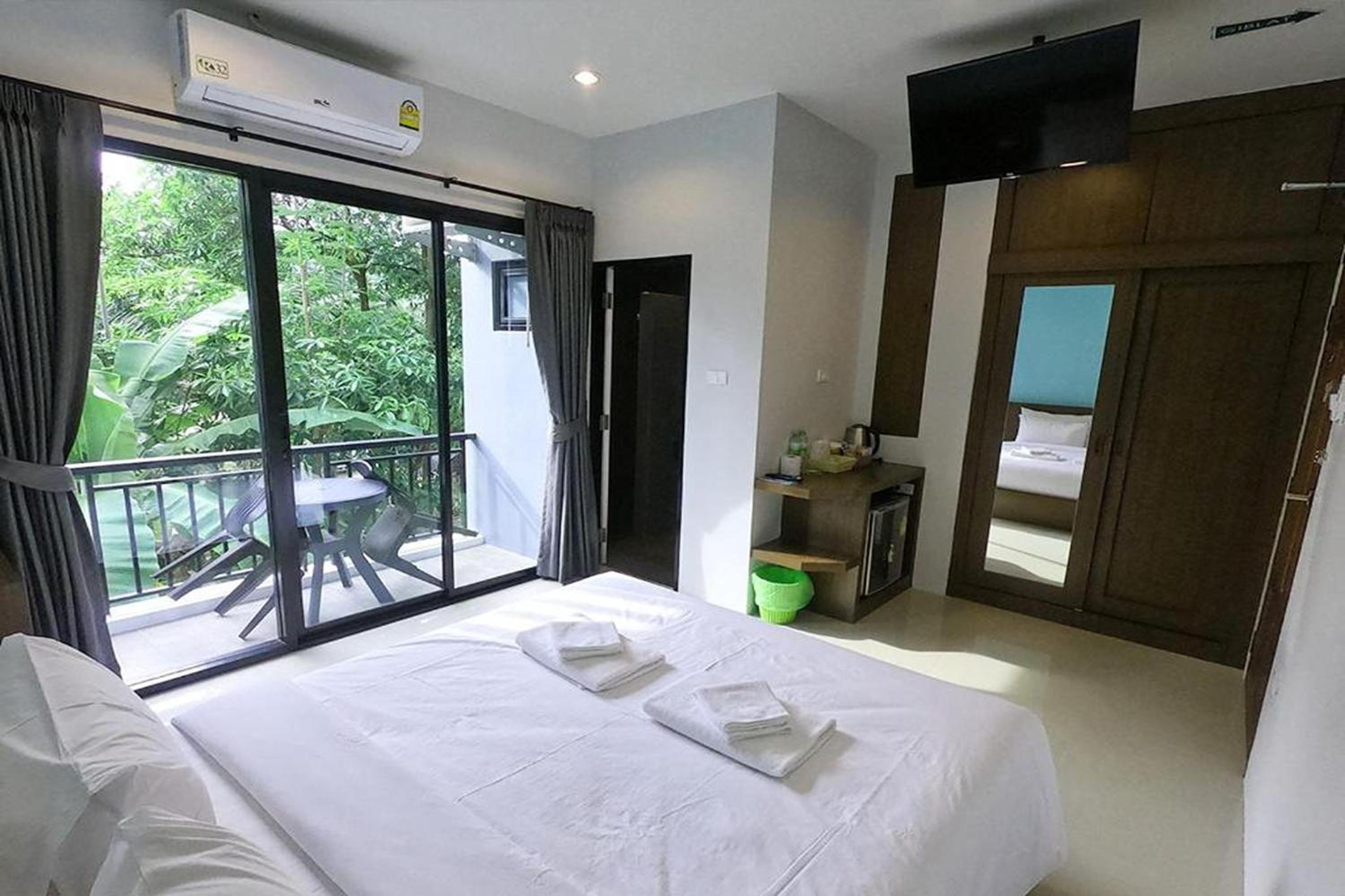 Standard Double Room - Photo 9