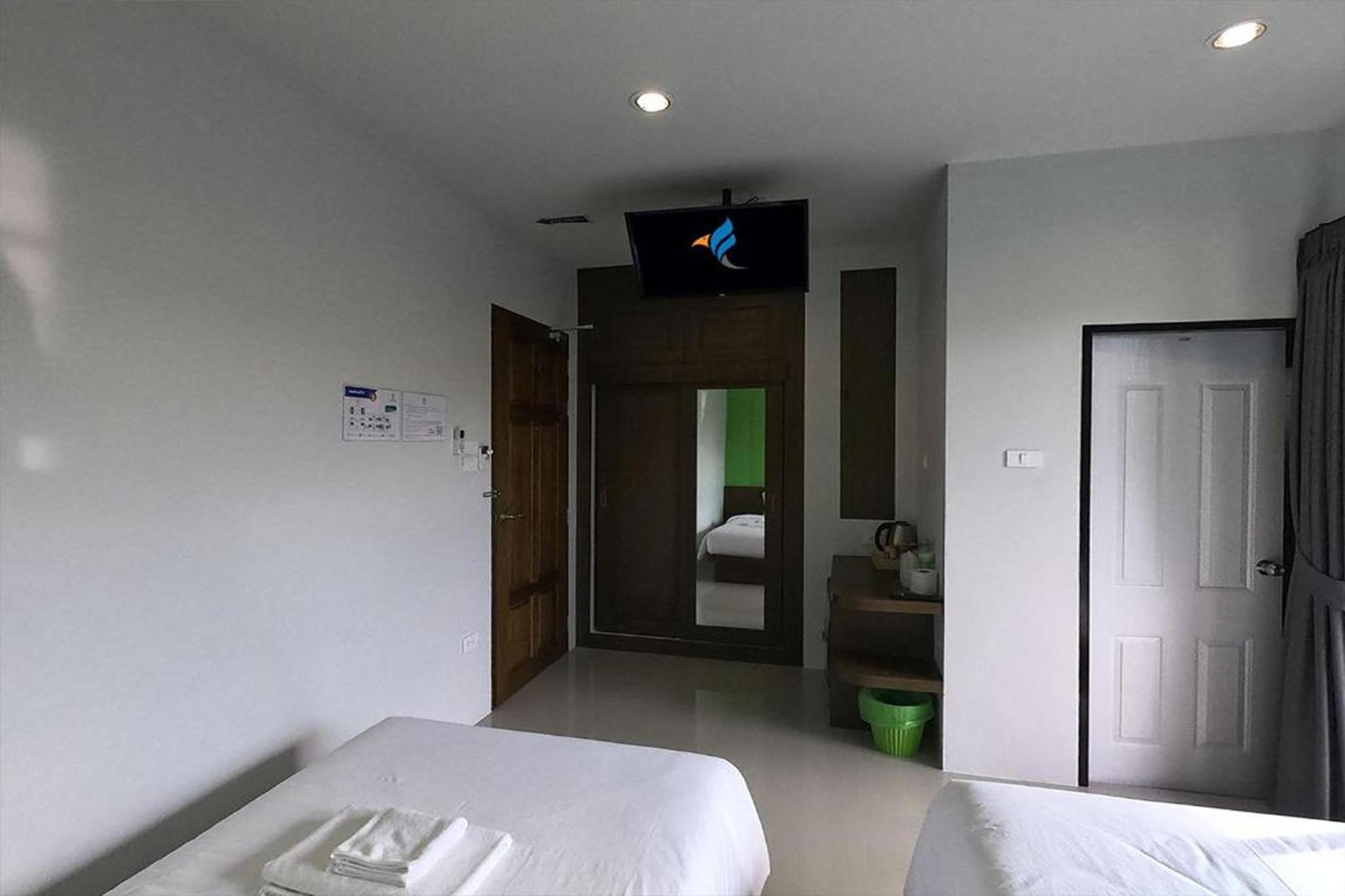 Standard Twin Room - Photo 7