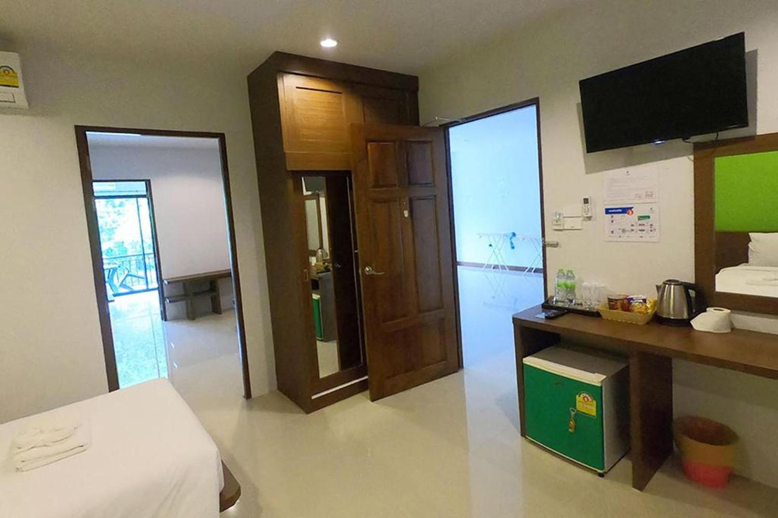 Deluxe Family Room - Photo 2