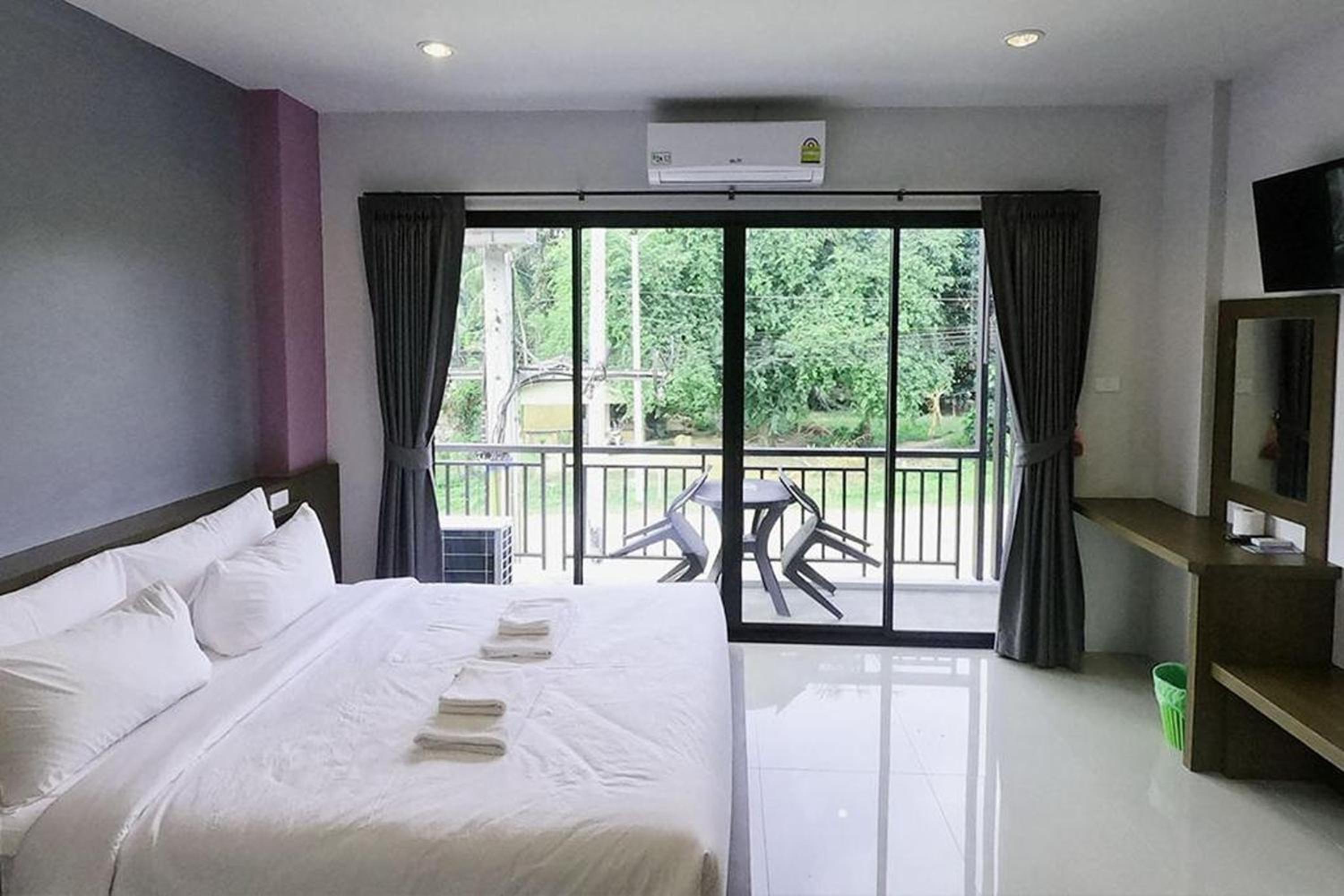 Deluxe Family Room - Photo 1