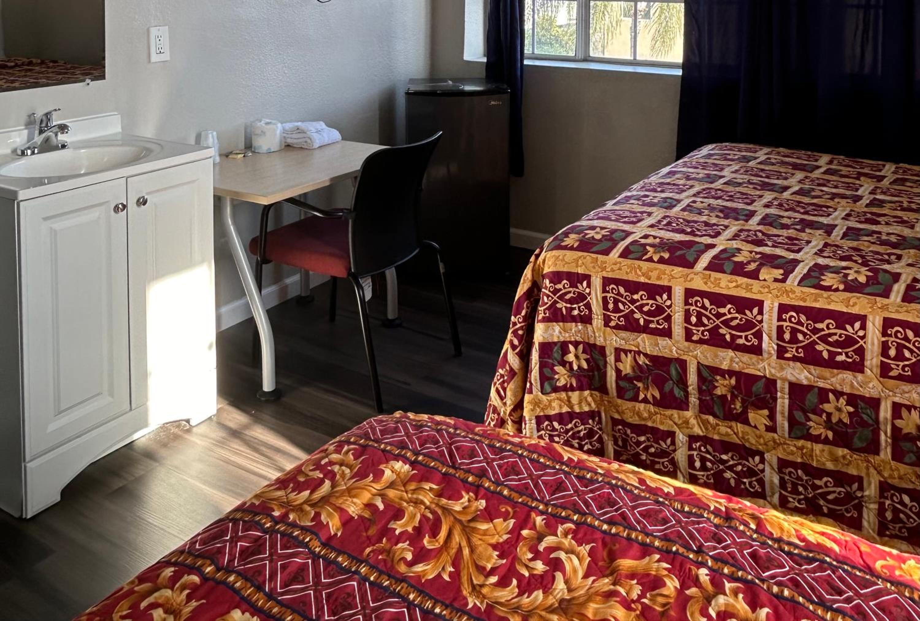 Double Room with Private Bathroom photo 1