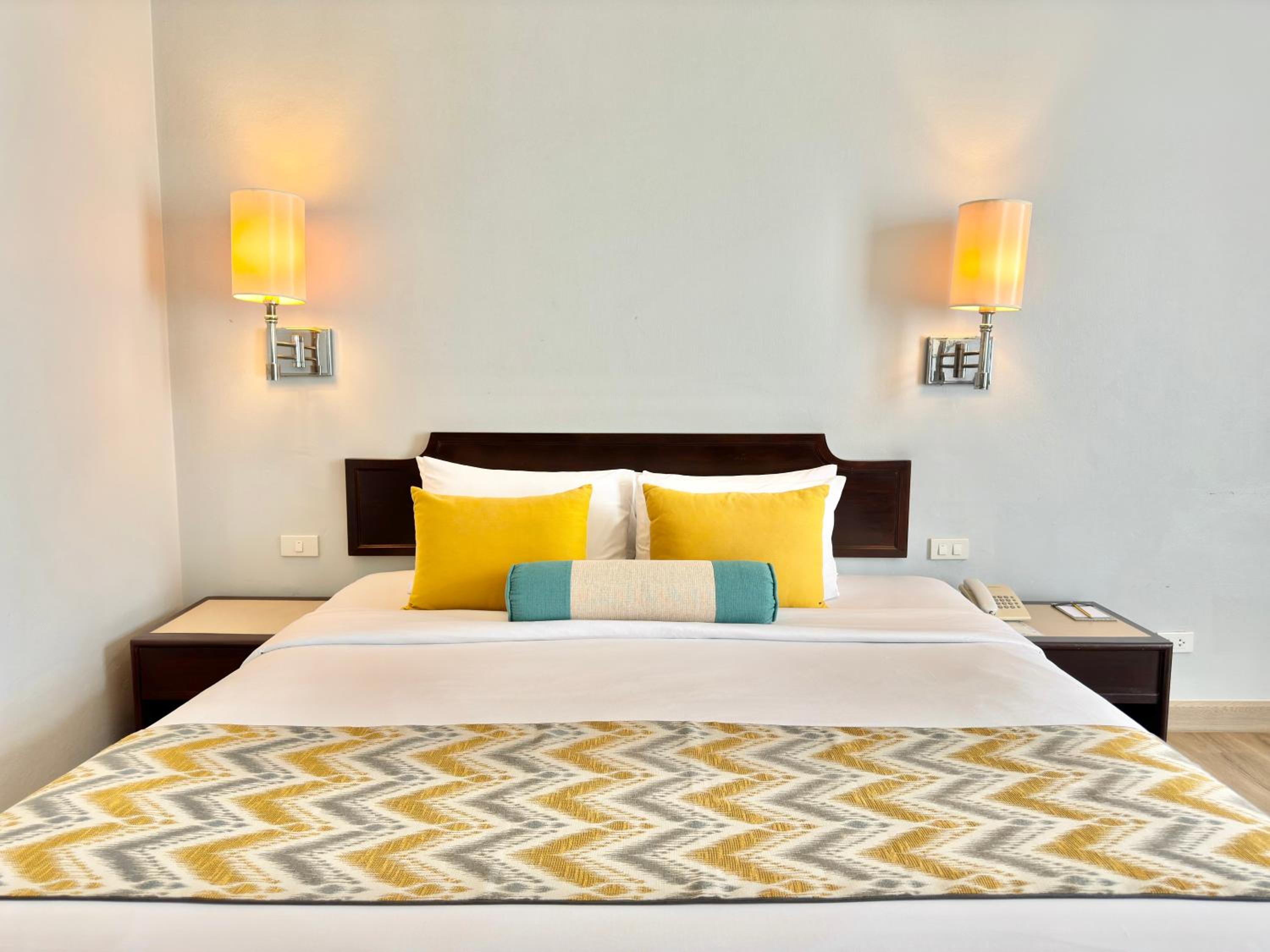 Deluxe Room - Photo 3